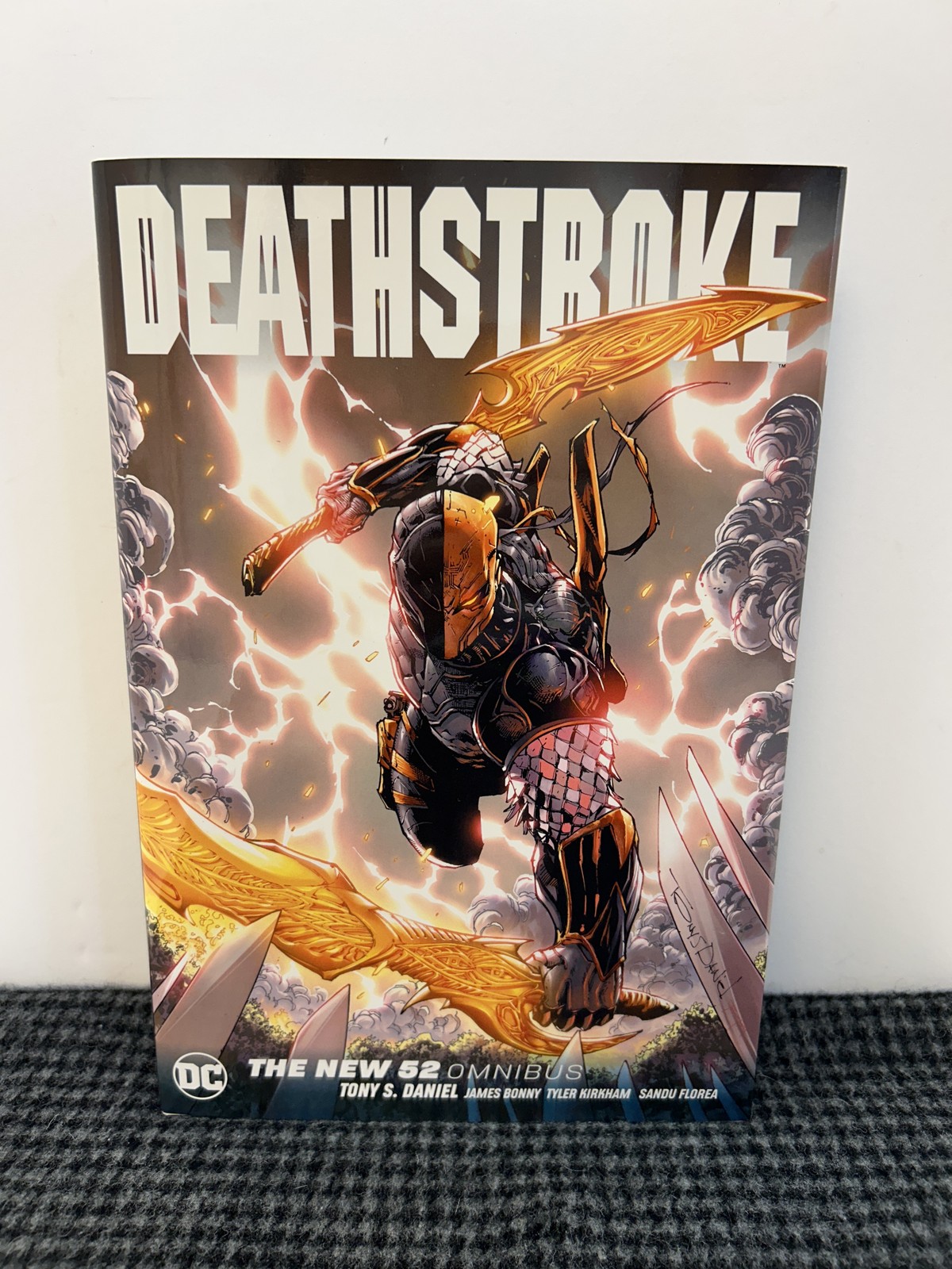 Deathstroke The New 52 Omnibus HC DC Comics Tony S. Daniel First Print 2018 Deathstroke The New 52 Omnibus HC DC Comics Tony S. Daniel First Print 2018
