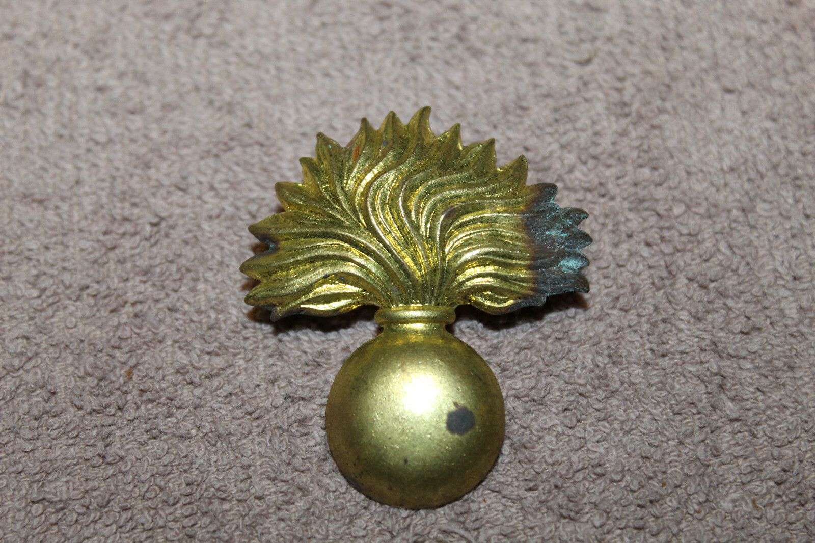 Original WW2 Royal Canadian Army Winnipeg Grenadier Cap Badge Original WW2 Royal Canadian Army Winnipeg Grenadier Cap Badge