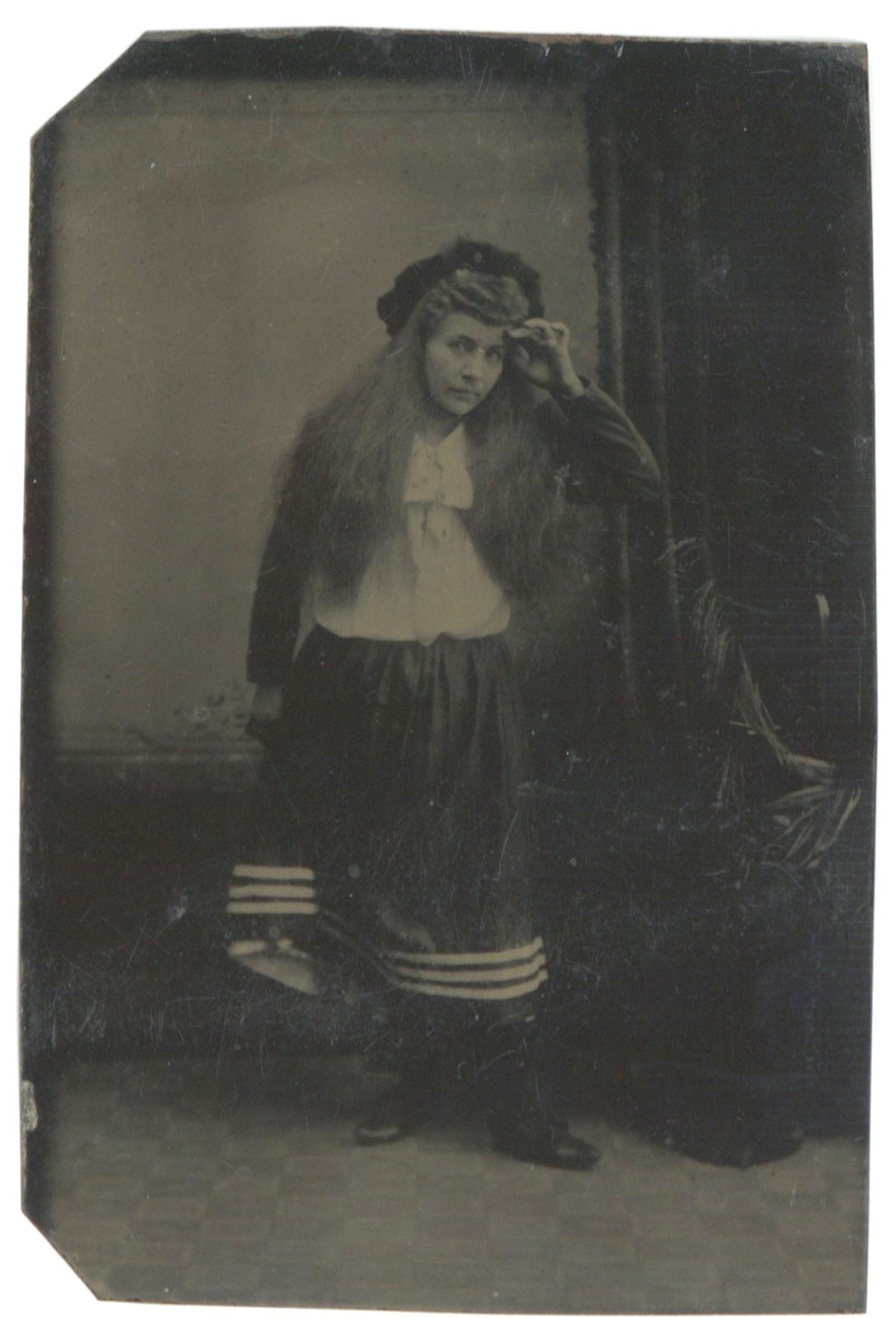 Promiscuous Female Portrait Raised Elbow 1860 Long Loose Hair Skirt Photo Q10004