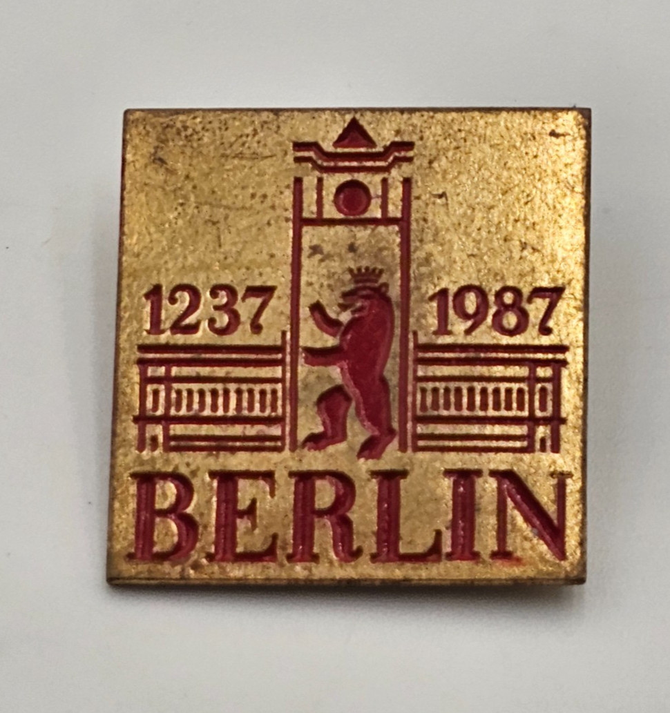 Vintage Berlin, Germany 750 Year Anniversary Souvenir Pin 1237-1987