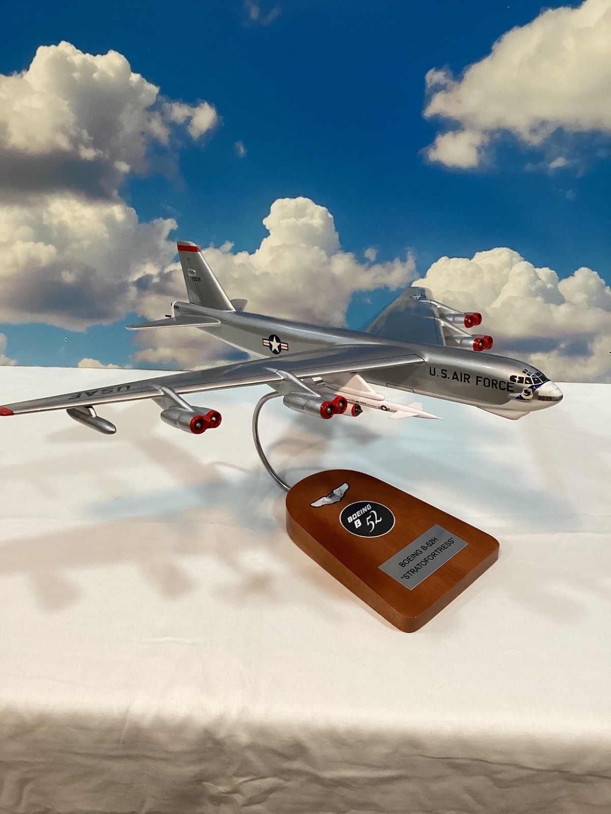 Boeing B-52H “Stratofortress”, USAF Cold War bomber.