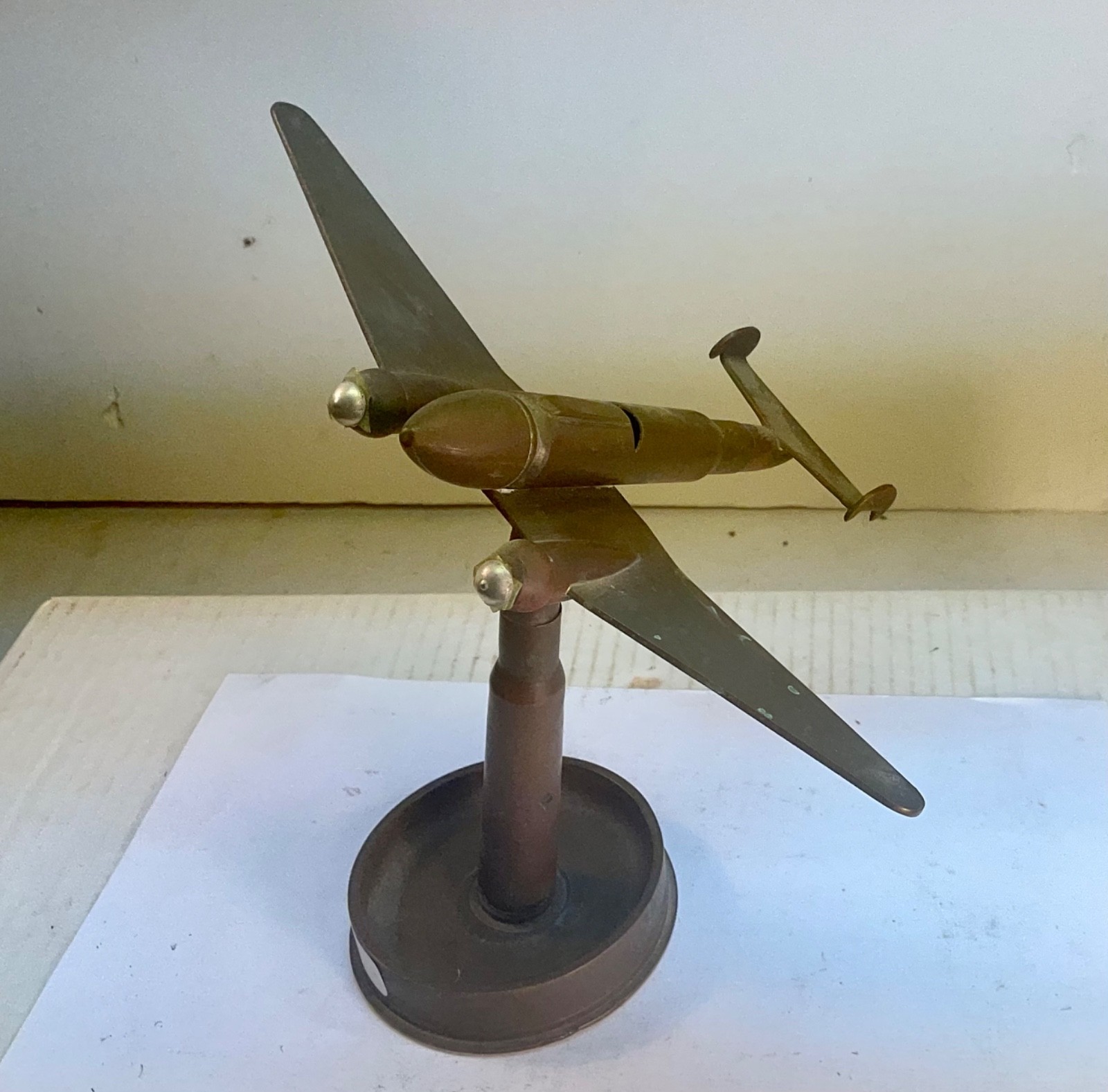 #659 US ARMY WW2 TRENCH ART ASHTRAY W/AIRPLANE DATED 1943 WELL-MARKED
