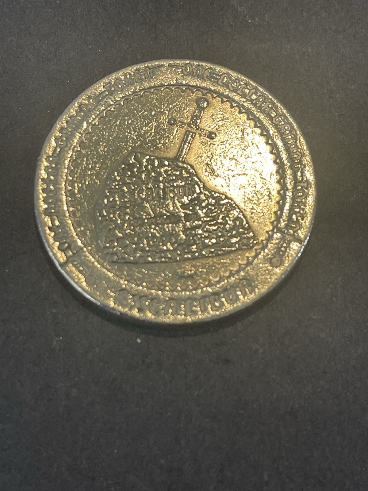 VTG EXCALIBUR HOTEL CASINO 1990 $1 ONE DOLLAR GAMING TOKEN - Las Vegas, NV T418