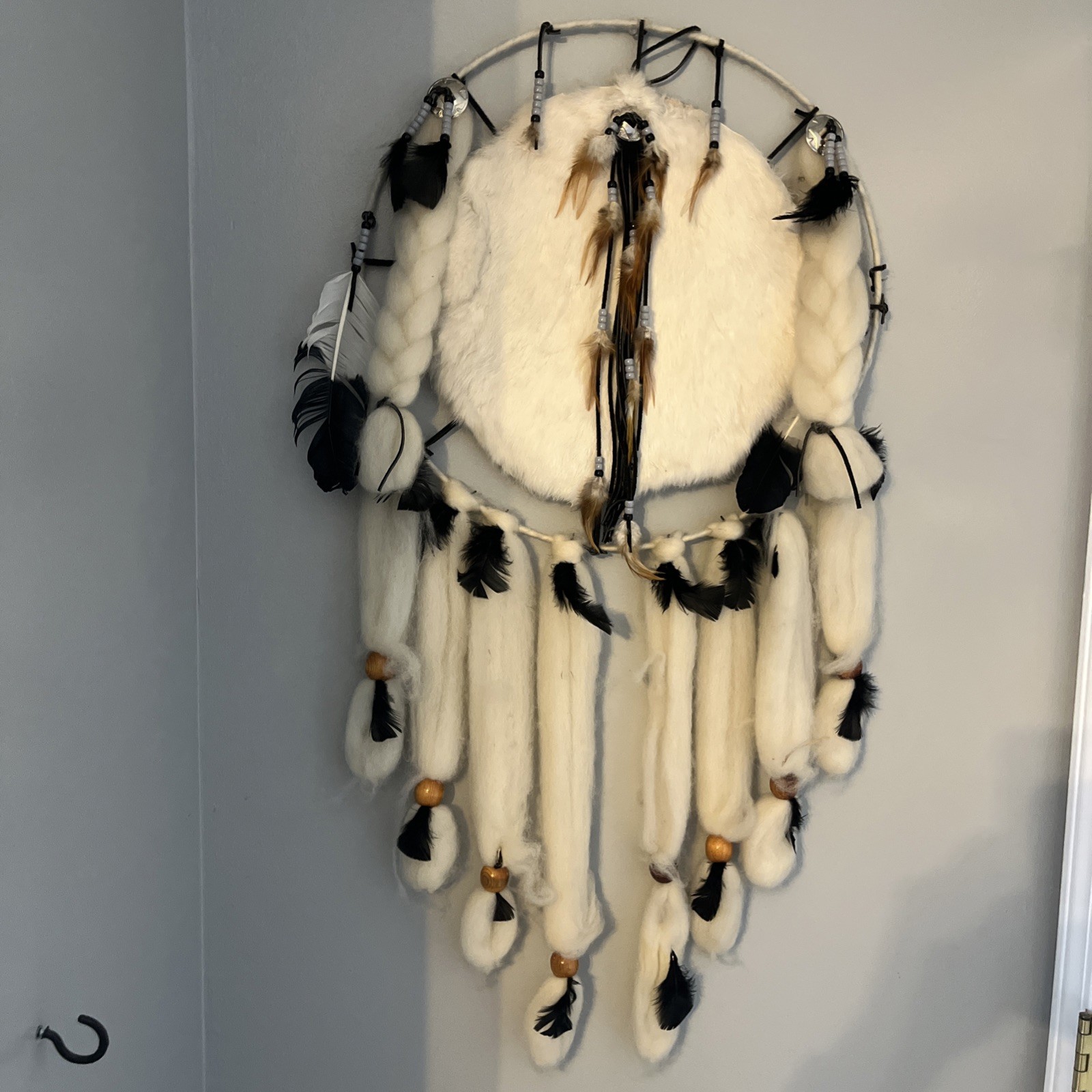VTG Huge Native American Dream Catcher  Art Fur, Wool, and Feathers  40”