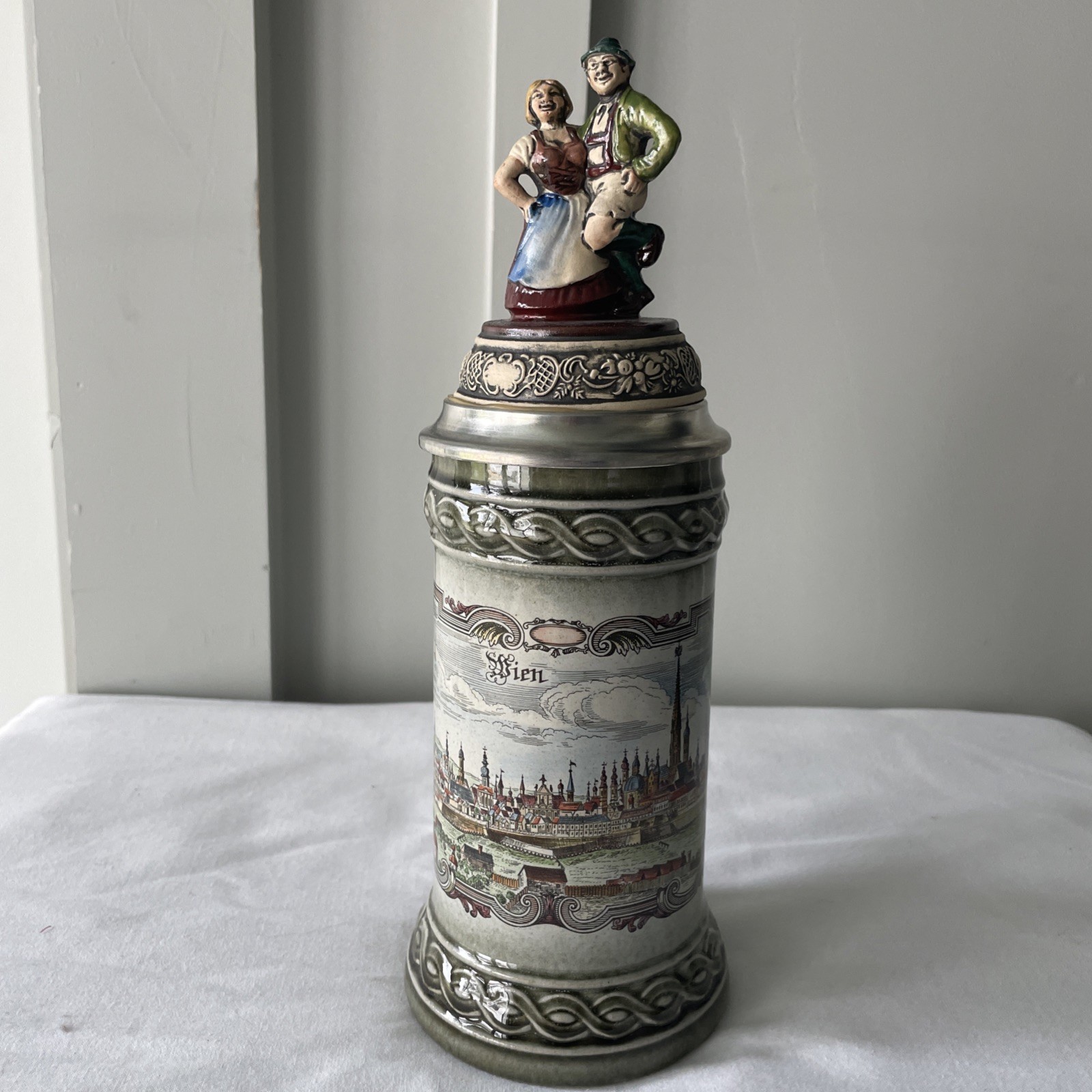 VTG Staffel Reinhold Merkelbach stoneware beer stein depicting Vienna .05L