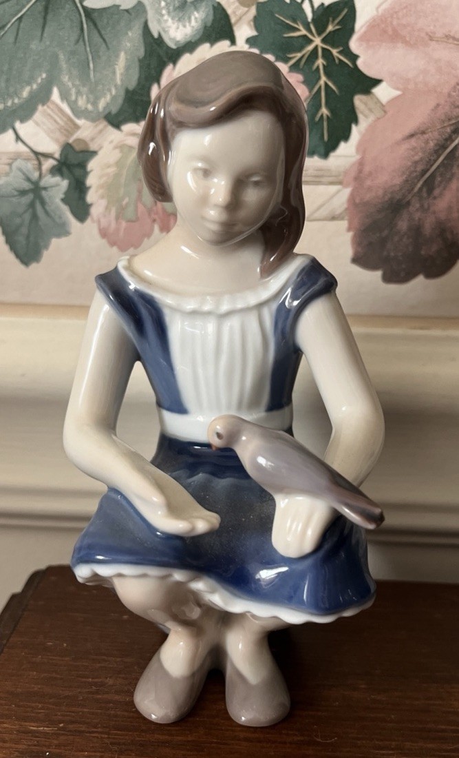 Vtg B&G Bing & Grondahl Girl Feeding Bird Denmark Porcelain Figurine #2340