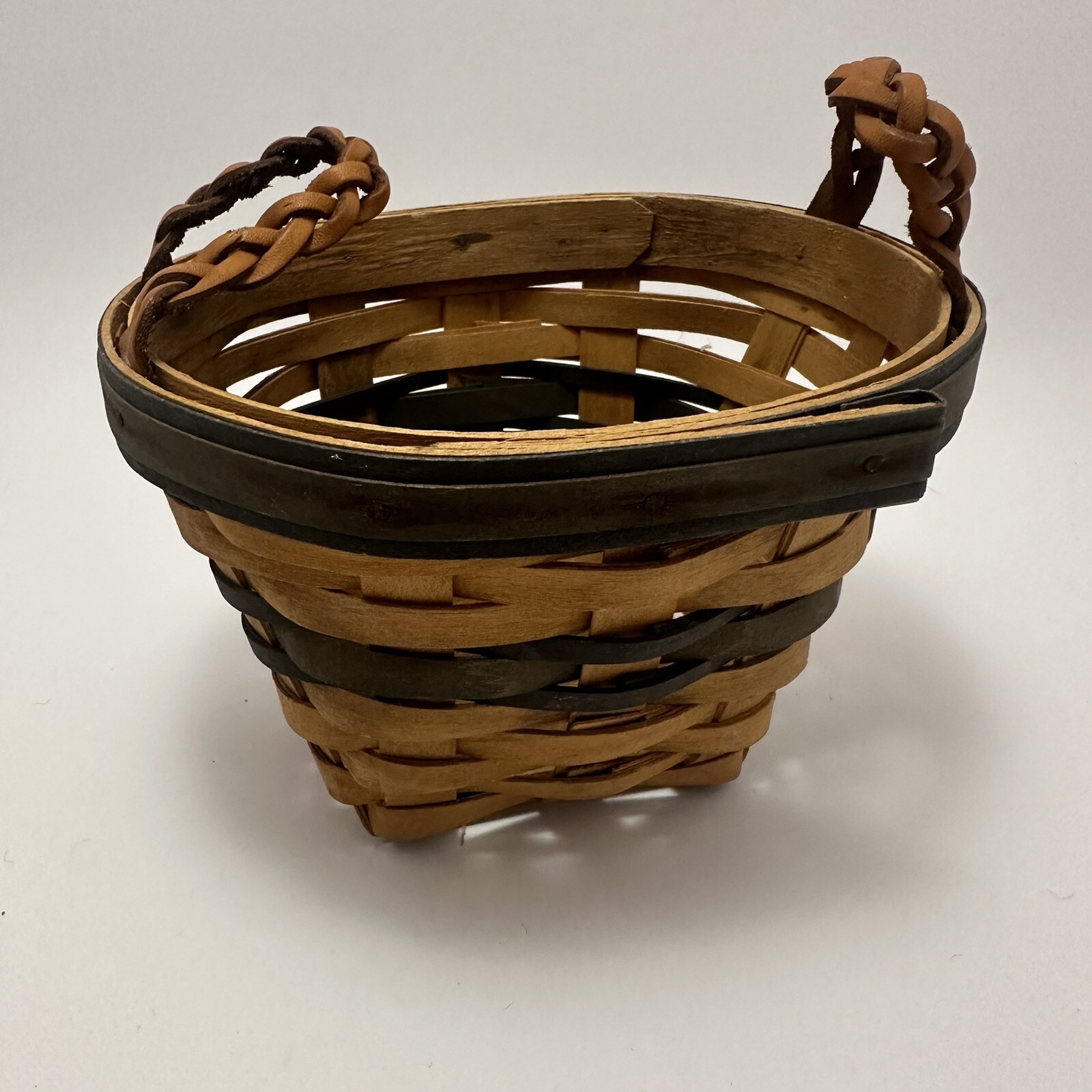 Vtg Longaberger 1999 Collector’s Club Renewal Basket - Signed