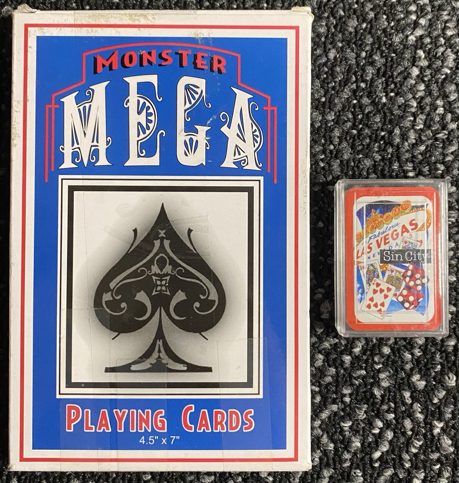 World’s Largest & Smallest Playing Cards Giant Mini Deck Novelty Set CDV