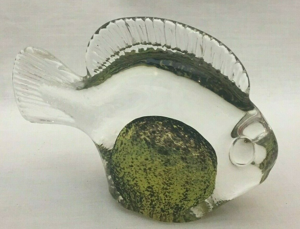 Art Glass Tropical Fish Clear to Green Paperweight Figurine