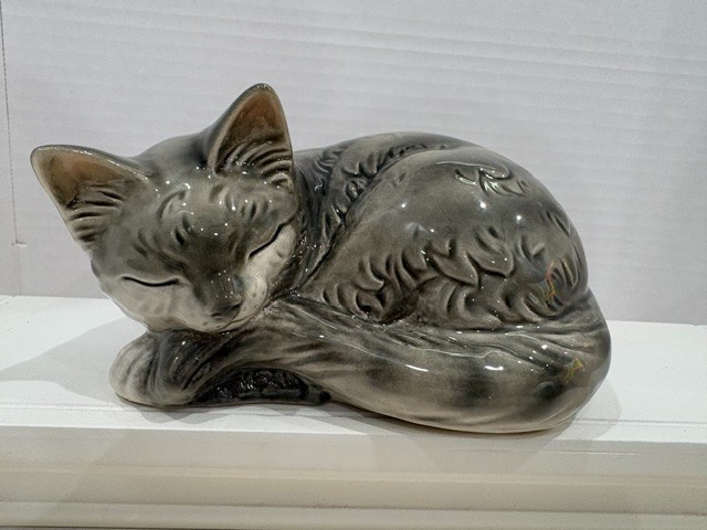Vintage Goebel W Germany Sleeping Gray Tabby Cat Figurine 31 036 08 RARE