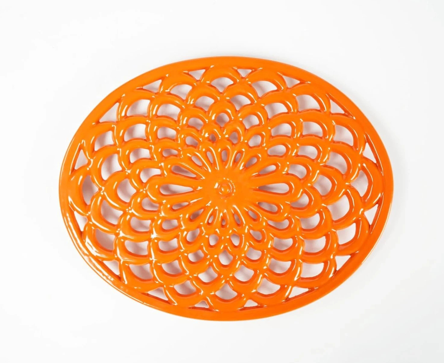 Enameled Cast Iron Oval Trivet with Rubber Pegs Metal Trivet for Hot Dishes Enameled Cast Iron Oval Trivet with Rubber Pegs Metal Trivet for Hot Dishes