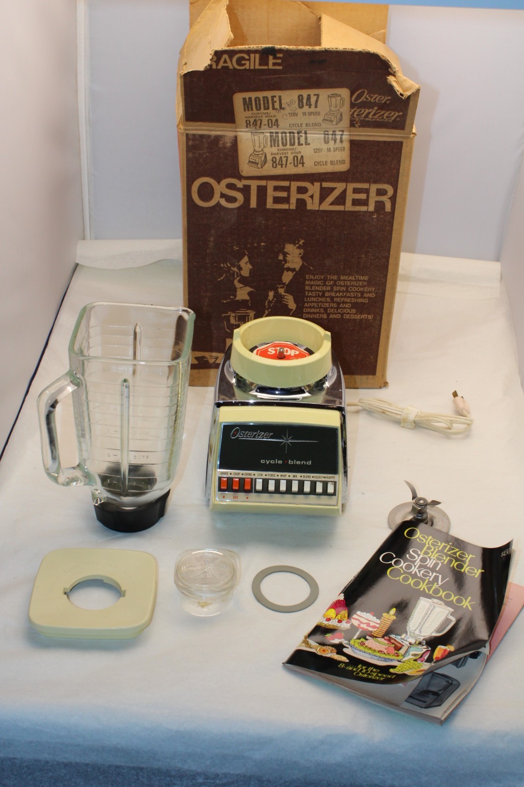 Vintage NOS in box Osterizer Blender Model 847 Harvest Gold 847-04