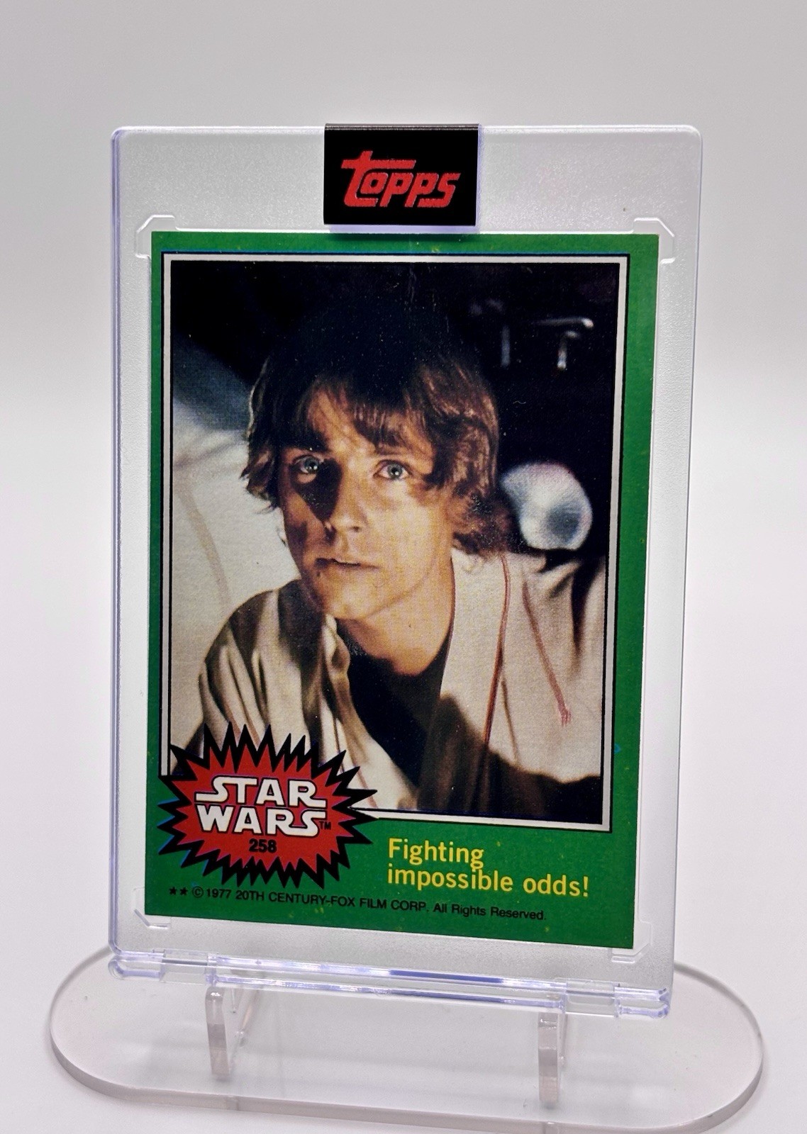 1977 Topps Star Wars #258 - Fighting impossible odds / Luke Skywalker