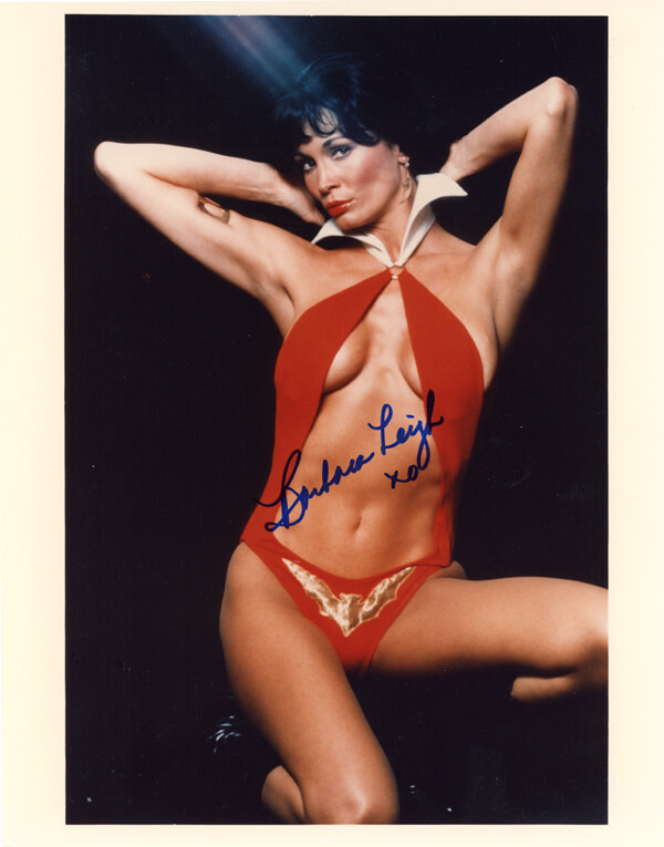 BARBARA LEIGH SIGNED 8x10 PHOTO CELEBRATED FIRST VAMPIRELLA MODEL BECKETT BAS