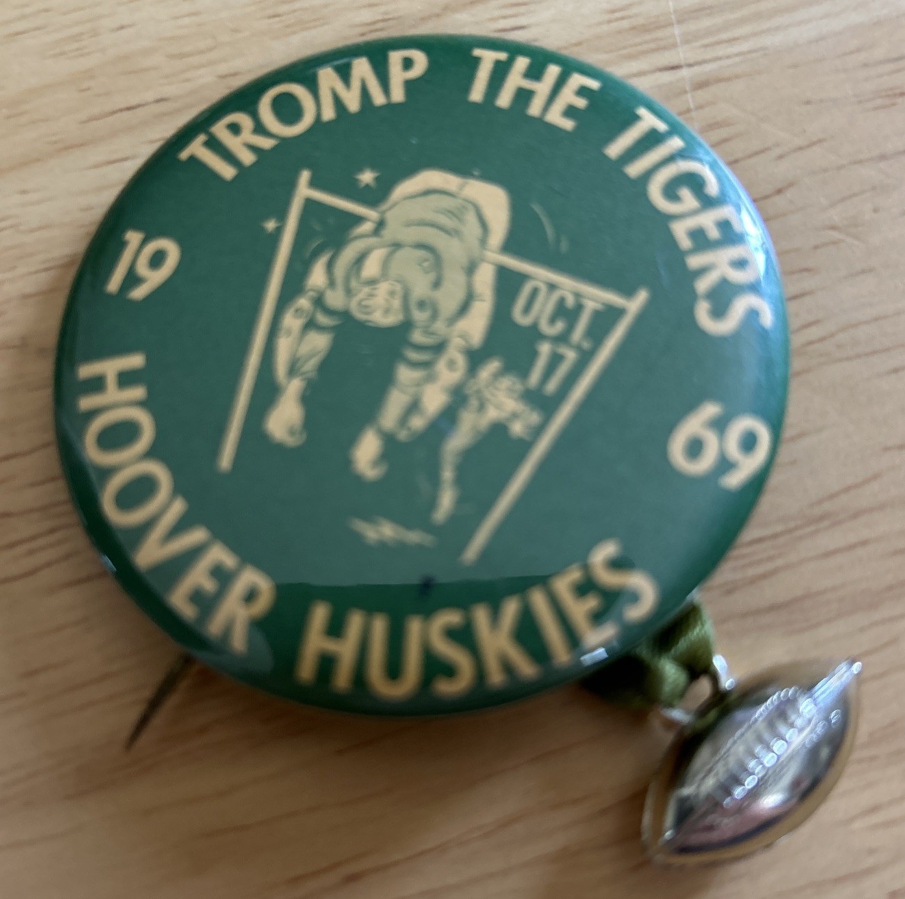 Vintage Des Moines IA Pinback Button Hoover Huskies 1969 High School Football