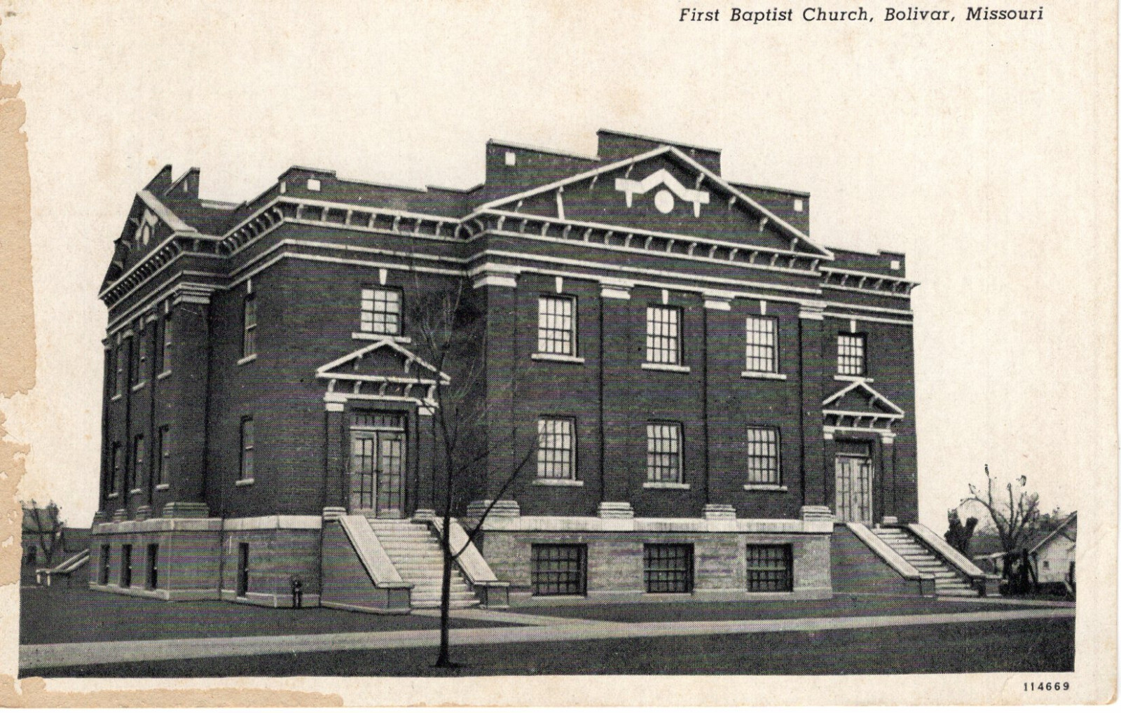 Vintage Postcard MO Bolivar First Baptist Church Street View -1082