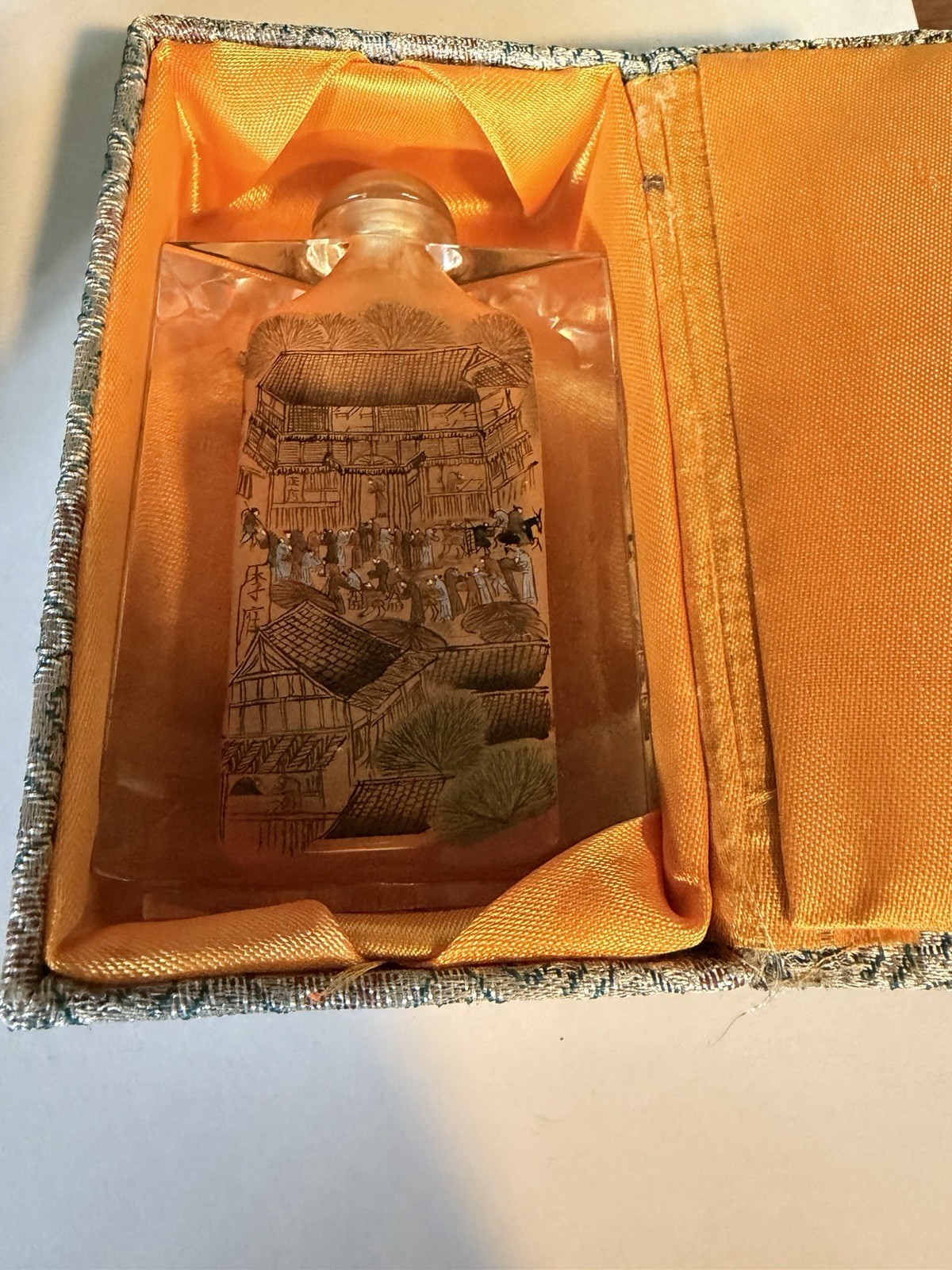 Vtg Chinese Reverse Painted Snuff Bottle Market Scene 5 ” Cased Glass Detailed