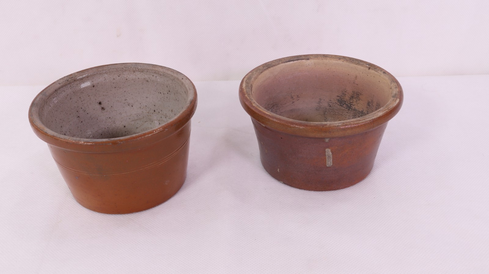 2 x Vintage Stoneware Ink / Pigment Mixing Bowls. 14cm diameter.