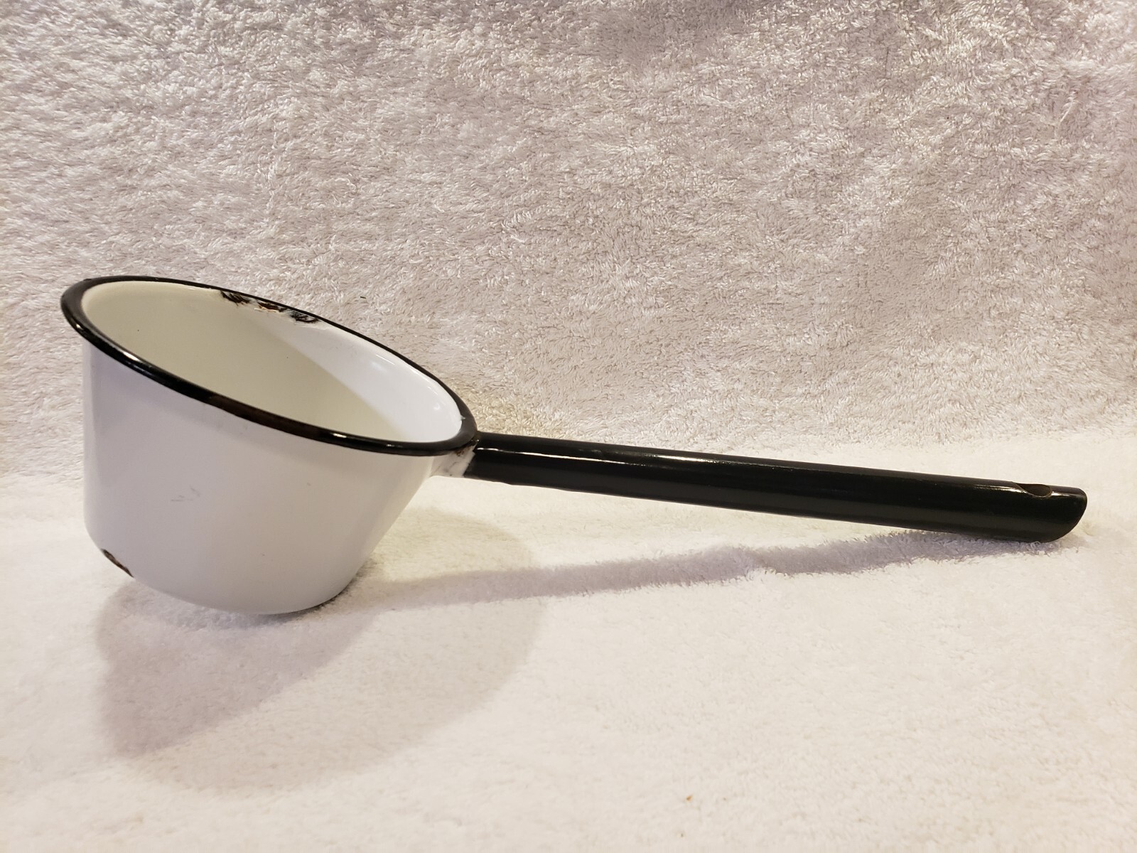 LISK FLINTSTONE LONG HANDLED POT, NICE LISK FLINTSTONE LONG HANDLED POT, NICE