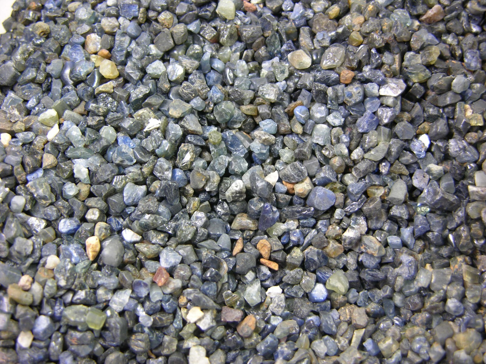20.00Ct Phan Thiet Vietnam 100% Natural Rough Green & Blue Sapphire 4.00g 2-5mm