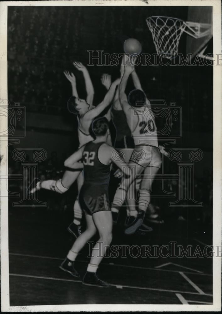 1940 Press Photo Two opposing teams in baskettball action on the court
