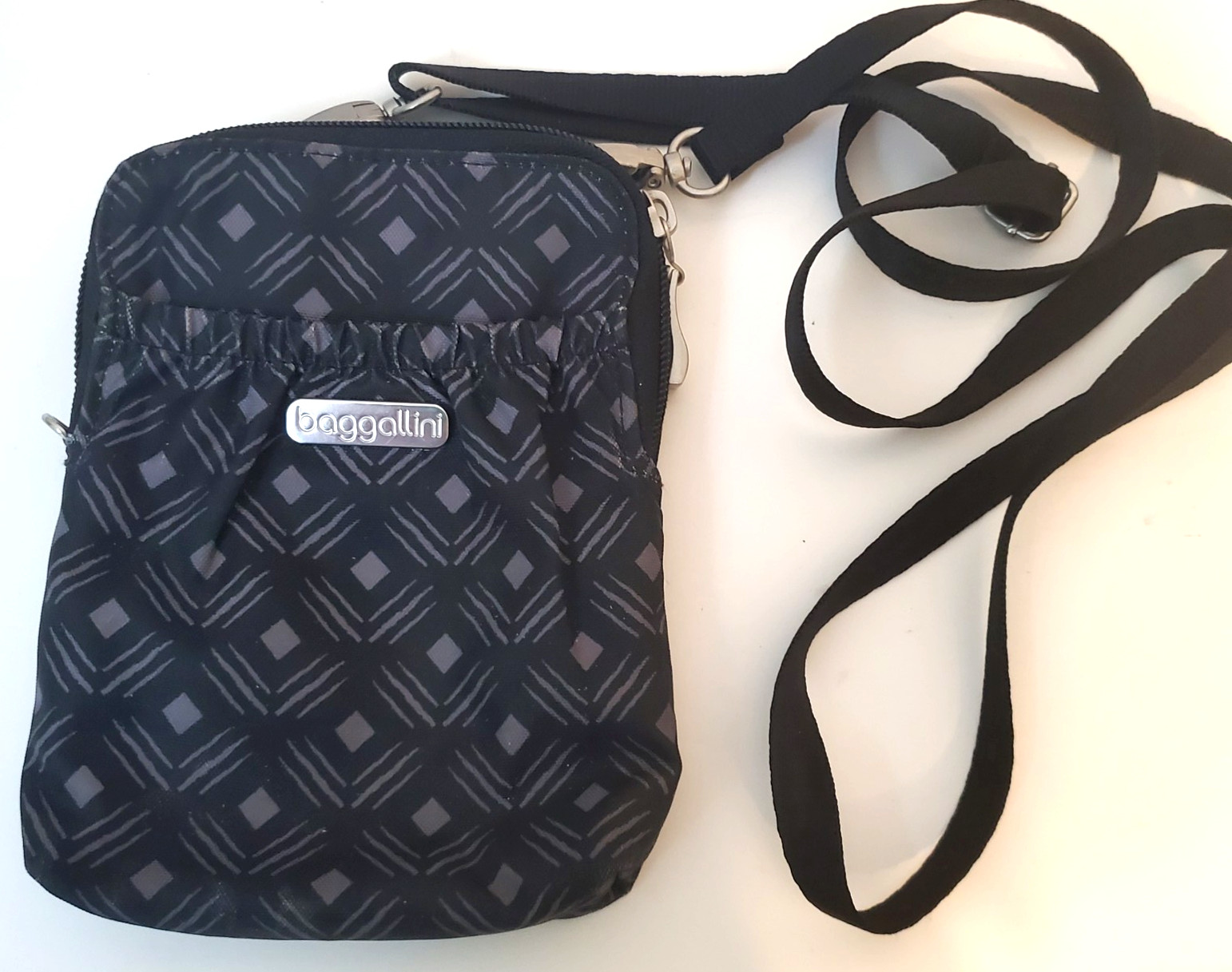 Baggallini Bryant Pouch RFID Black Diamond Print Small