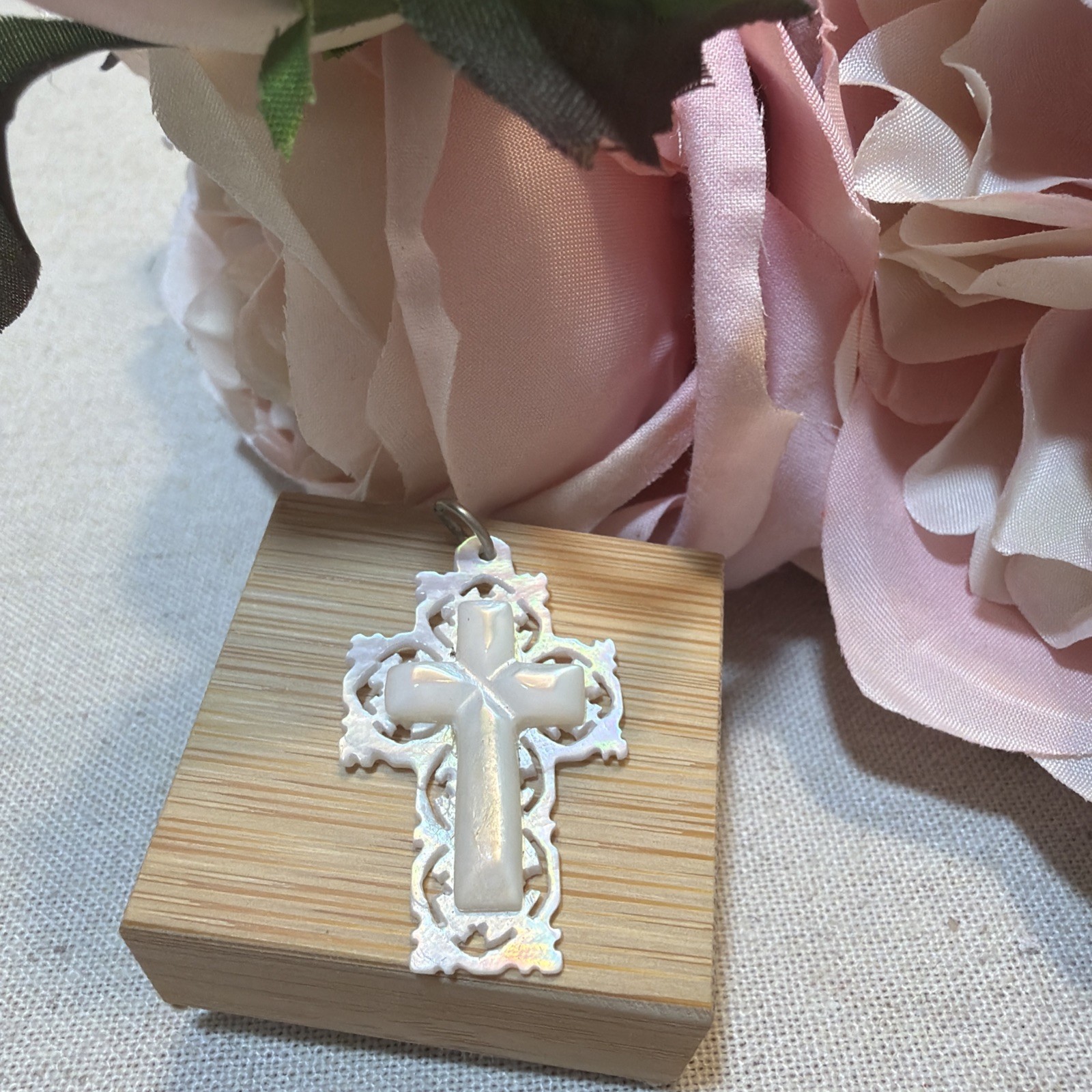 Vintage Medal Pendant Mother Of Pearl Cross Religious Christian Gift C5 Vintage Medal Pendant Mother Of Pearl Cross Religious Christian Gift C5