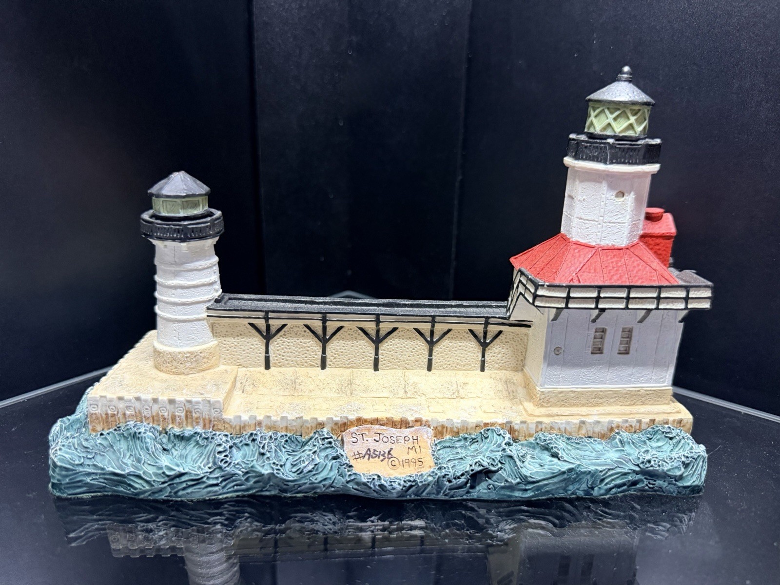 Harbour Lights HL411 Lighthouse 1995 St. Joseph, Michigan Stamp Series