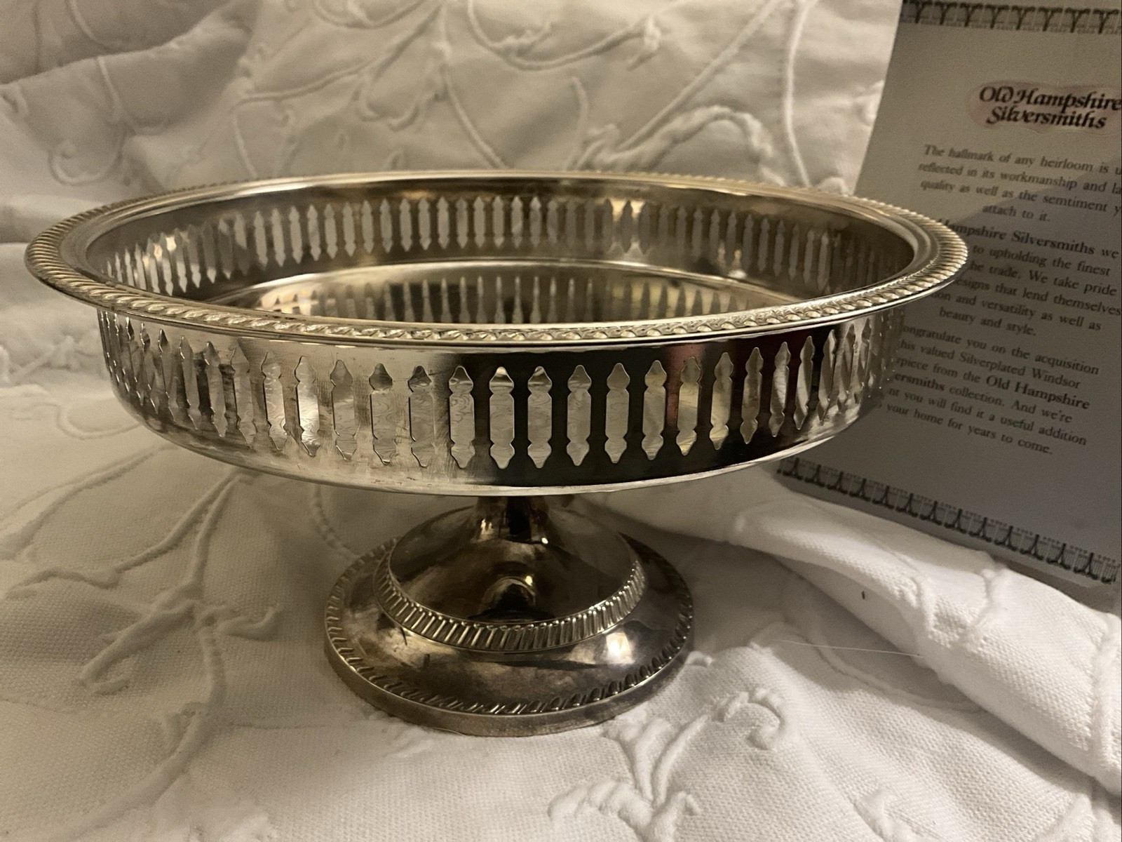 Old Hampshire Silversmiths Silverplate Pedastel Serving Candy Dish  9” Wide
