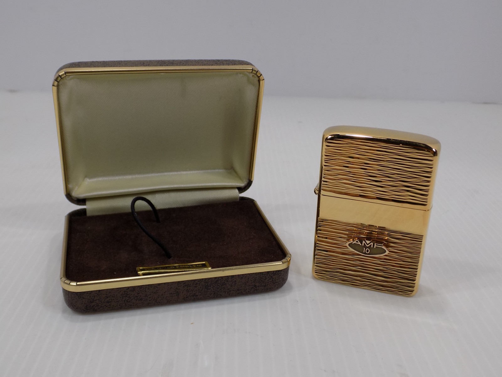 1980 Zippo AMF 10 Year Employee Service Award 10K Gold Emblem Unfired Case 1980 Zippo AMF 10 Year Employee Service Award 10K Gold Emblem Unfired Case