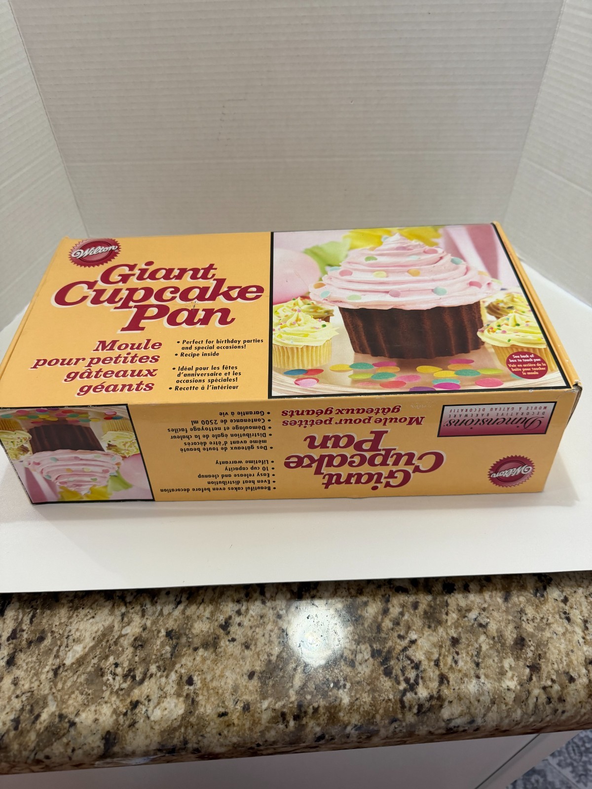 Wilton Dimensions Giant Big Cupcake Pan 2 Sided Birthday Decorative Cake Baking Wilton Dimensions Giant Big Cupcake Pan 2 Sided Birthday Decorative Cake Baking