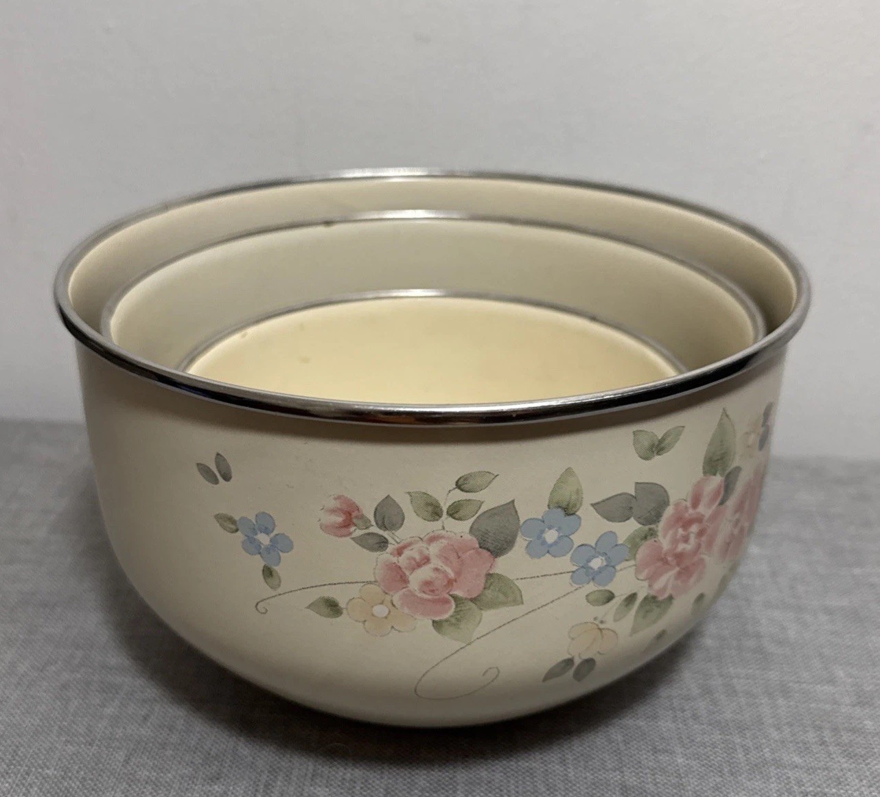 PFALTZGRAFF Tea Rose Enamel Nesting Set of 3 Mixing Bowls Cream French Country