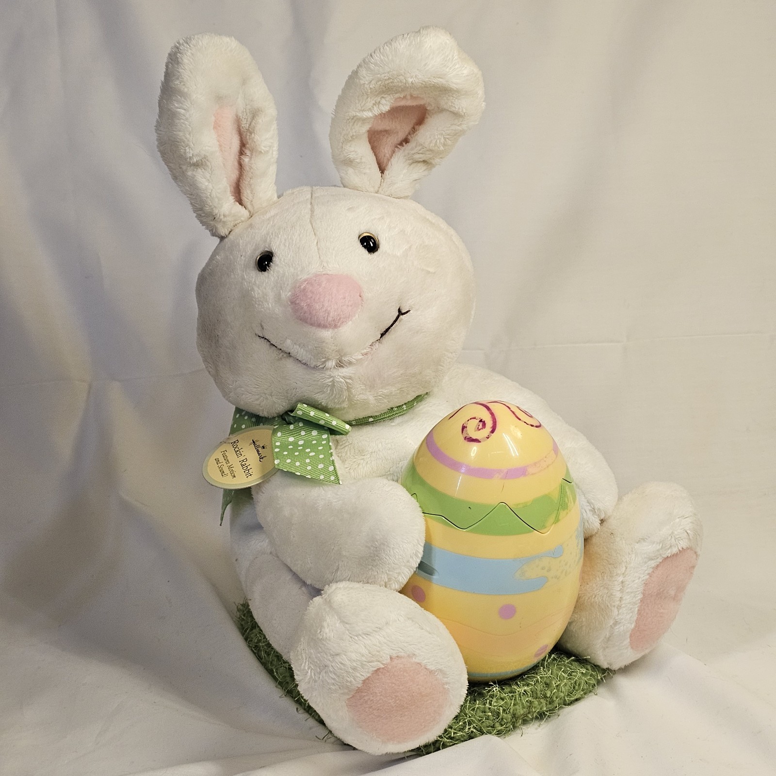 NWT Hallmark Rockin’ Rabbit Plush Motion & Sound Bunny w/ Chick in Egg WORKS New