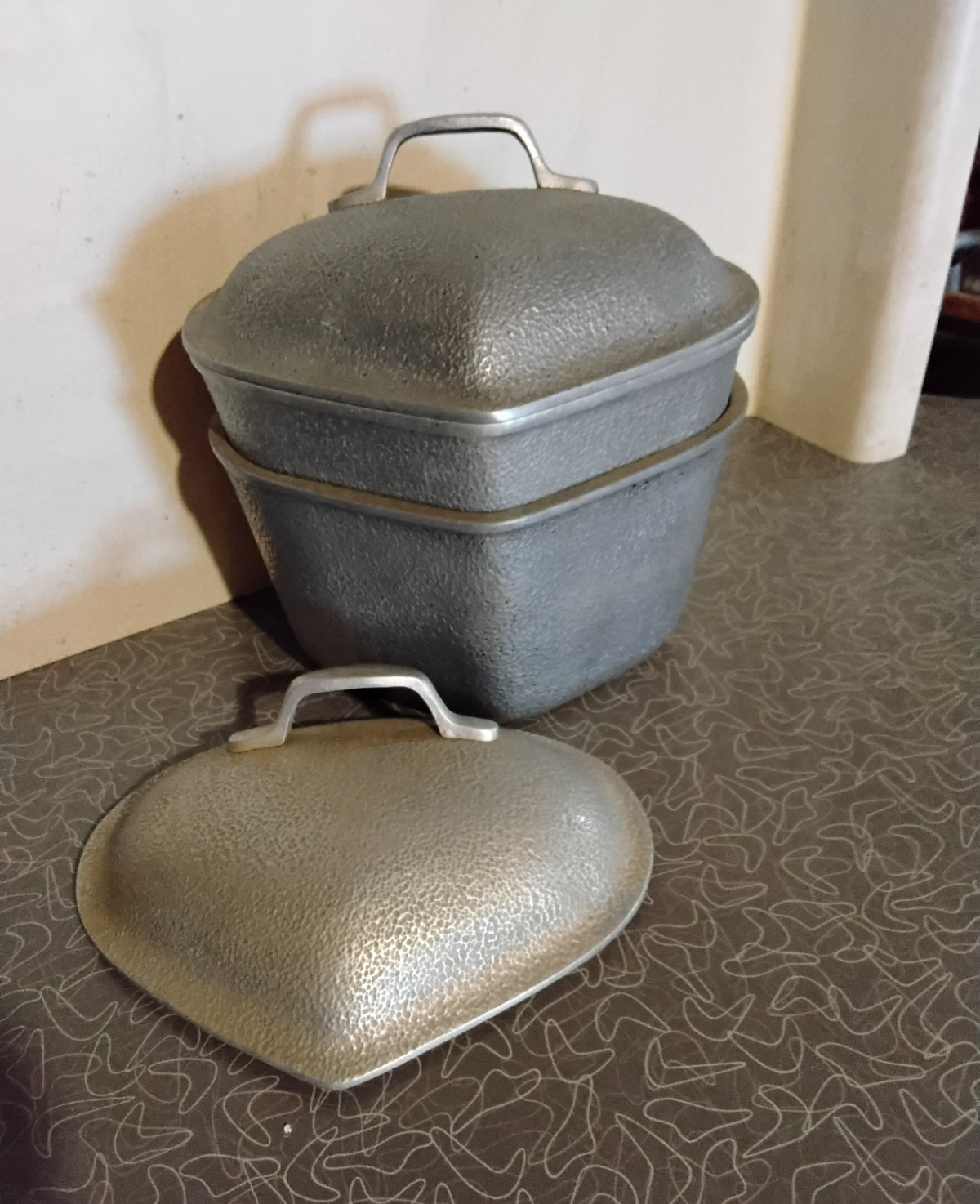 2 Aluminum Roaster Pot with Lid, Gray Hammertone Finish, Aluminum Cookware