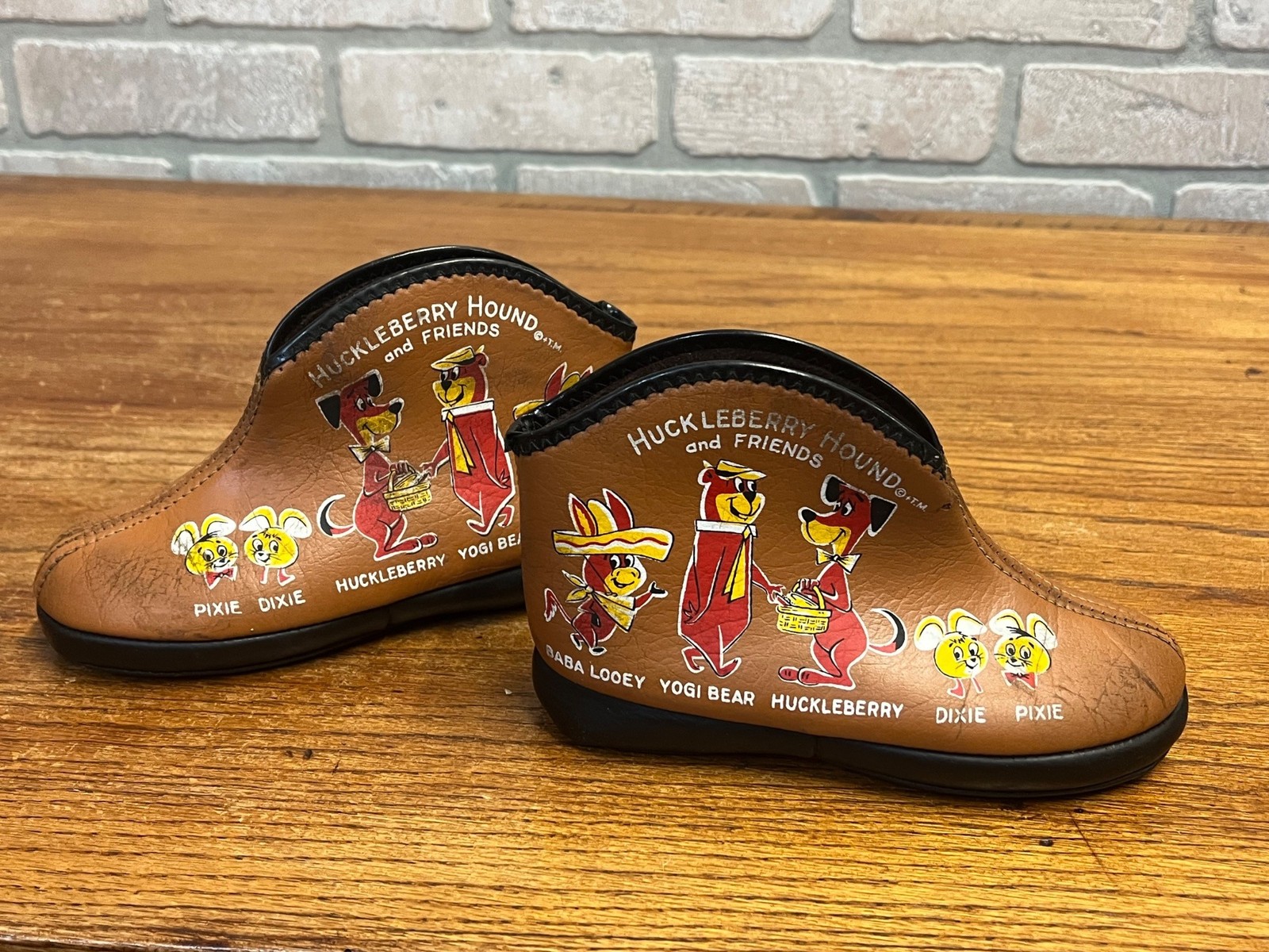 Vintage Yogi Bear- Huckleberry Hound Child\'s Leather House Shoes Slippers Vintage Yogi Bear- Huckleberry Hound Child\'s Leather House Shoes Slippers