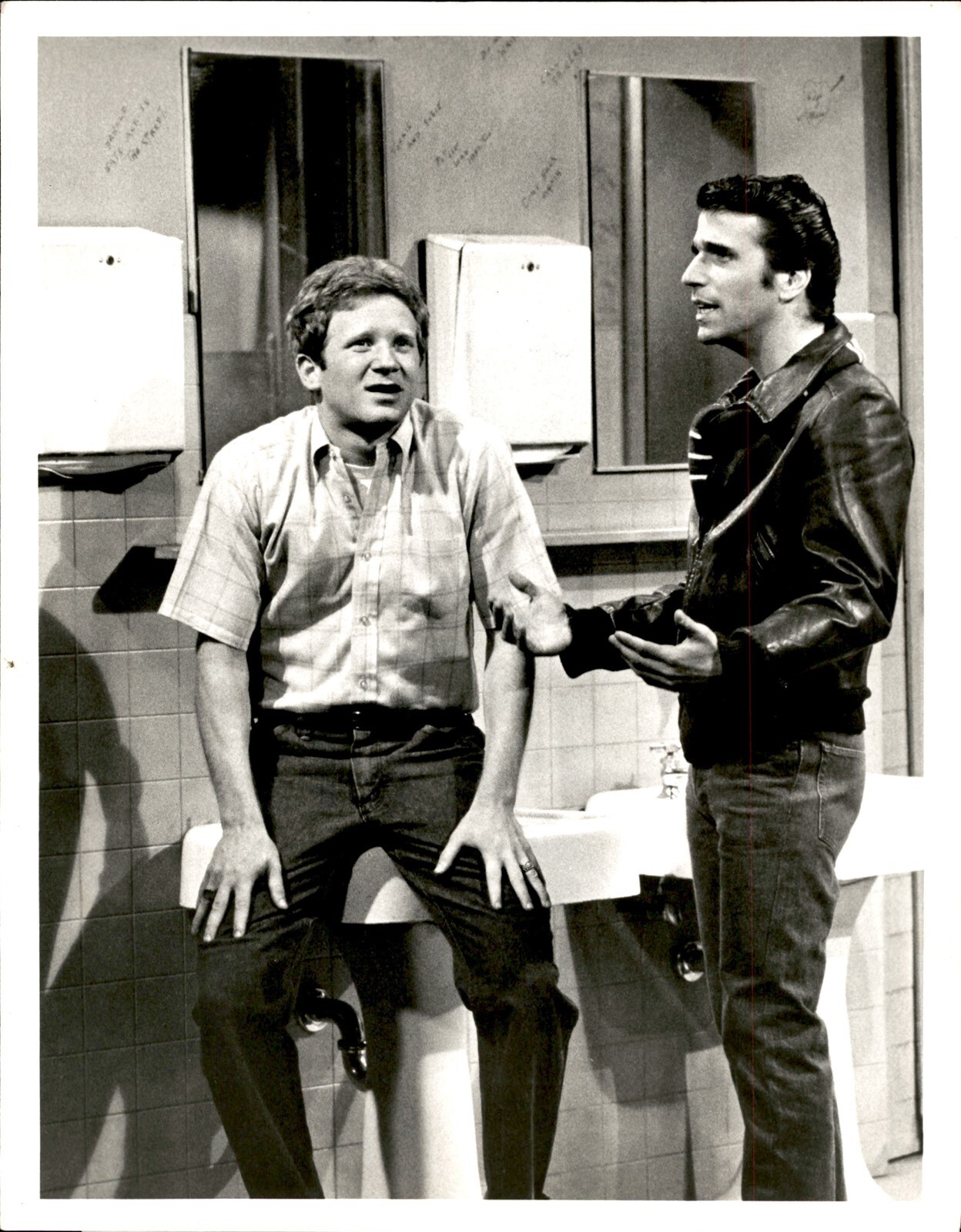 BR40 1975 Orig Photo DONNY MOST HENRY WINKLER Happy Days Tell it to the Marines BR40 1975 Orig Photo DONNY MOST HENRY WINKLER Happy Days Tell it to the Marines