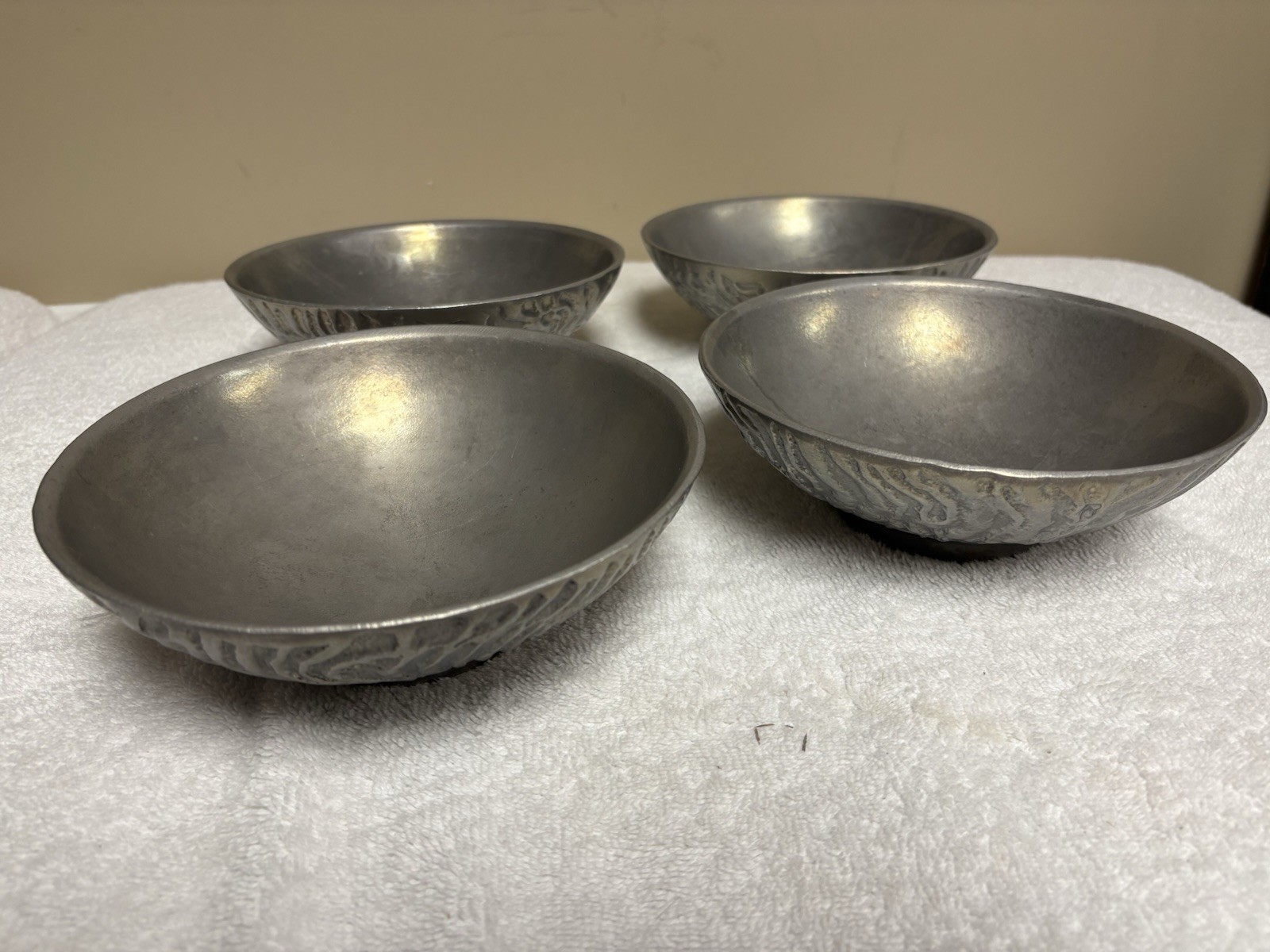 DON DRUMM STUDIOS 🔥 Hand Hammered Cast Aluminum Set Of 4 Matching Stamped Bowls DON DRUMM STUDIOS 🔥 Hand Hammered Cast Aluminum Set Of 4 Matching Stamped Bowls