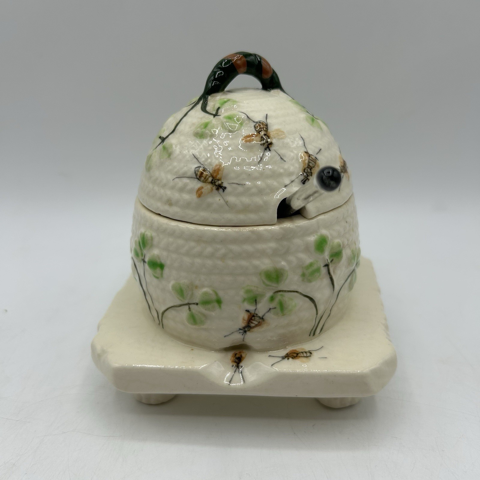 MARUHON WARE- CLOVIA BEE HIVE HONEY POT-RARE-1930’s-1940,s, VINTAGE w/ Spoon