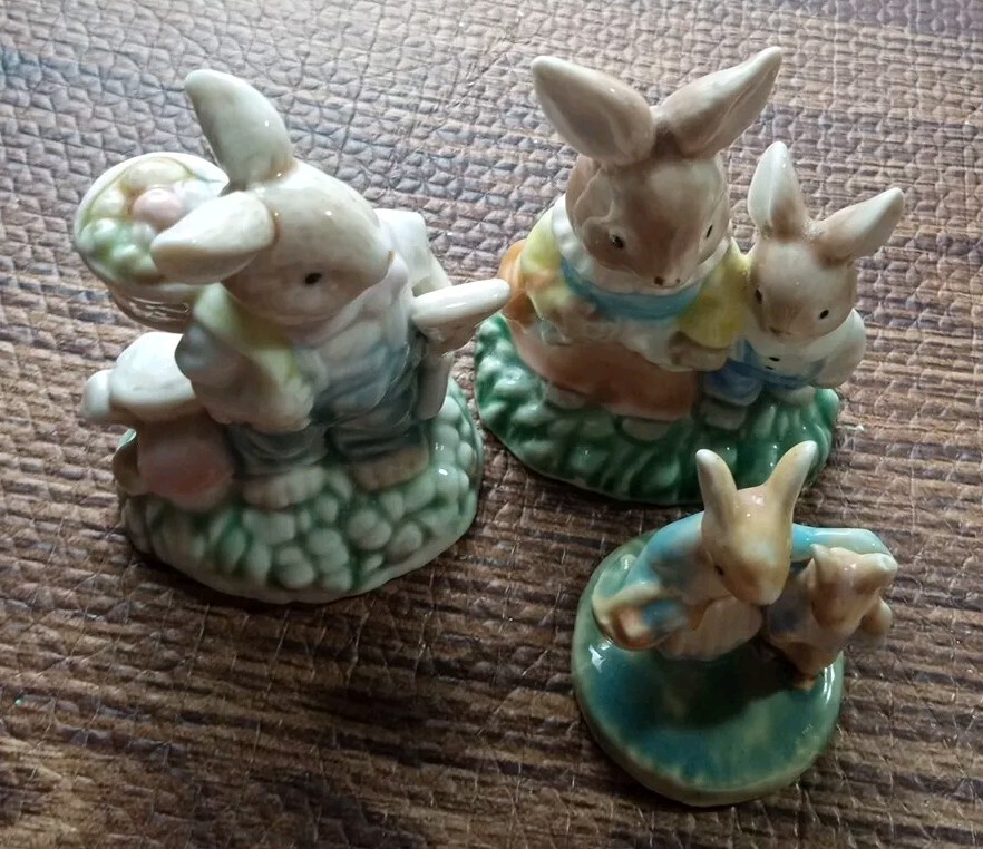 VTG. Ceramic Gardening Bunny Figurine Set Of 3