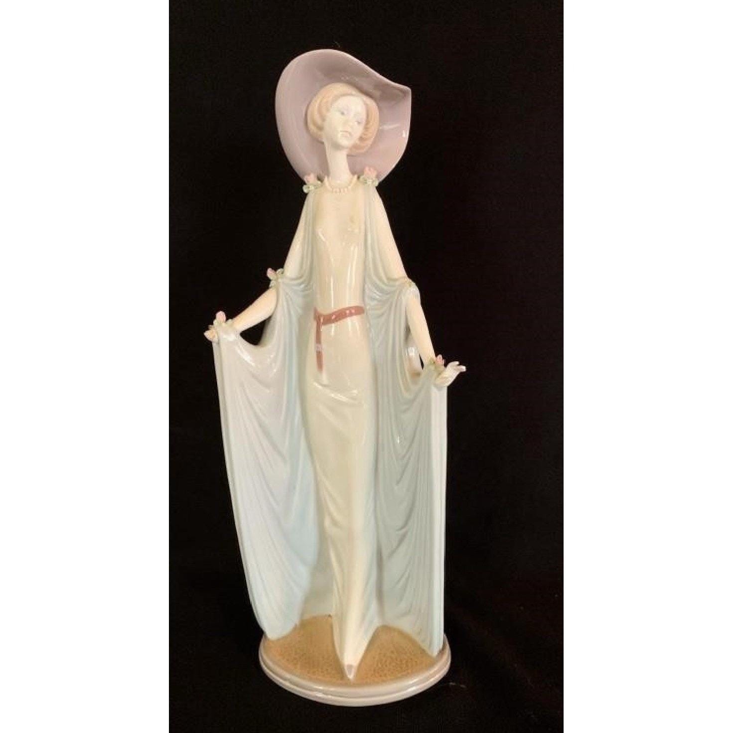 Lladro Daisa Porcelain Figurine Elegant Lady 1428 AfternoonTea Spain MissingHand