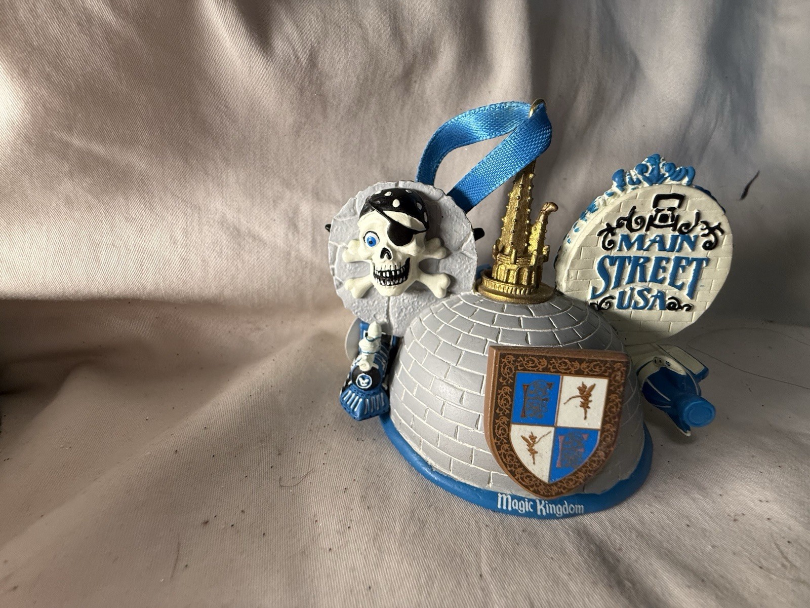 DISNEY RETRO STYLE MAGIC KINGDOM EARHAT ORNAMENT NWTS DISNEY RETRO STYLE MAGIC KINGDOM EARHAT ORNAMENT NWTS