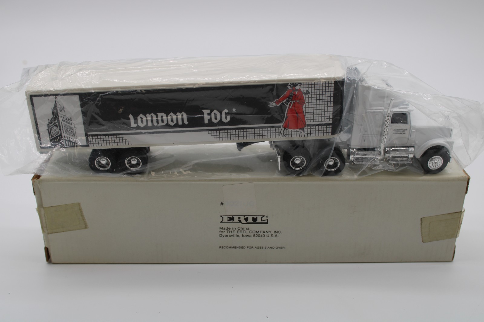 ERTL London Fog #9648 18 Wheeler Die Cast 1:64 Tractor Trailer BRAND NEW