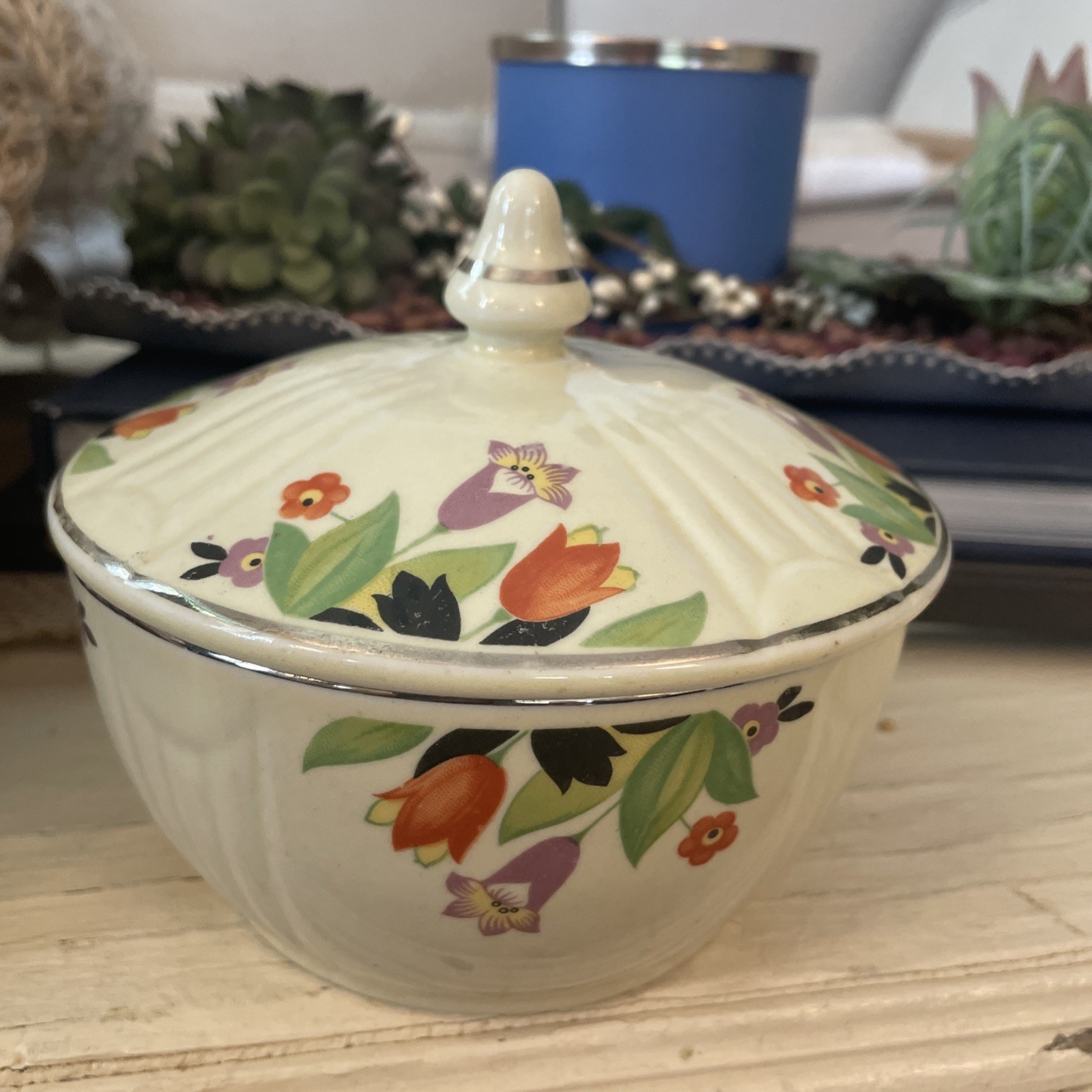 VINTAGE HALL\'S ART DECO CROCUS CERAMIC GREASE JAR & LID - BEAUTIFUL