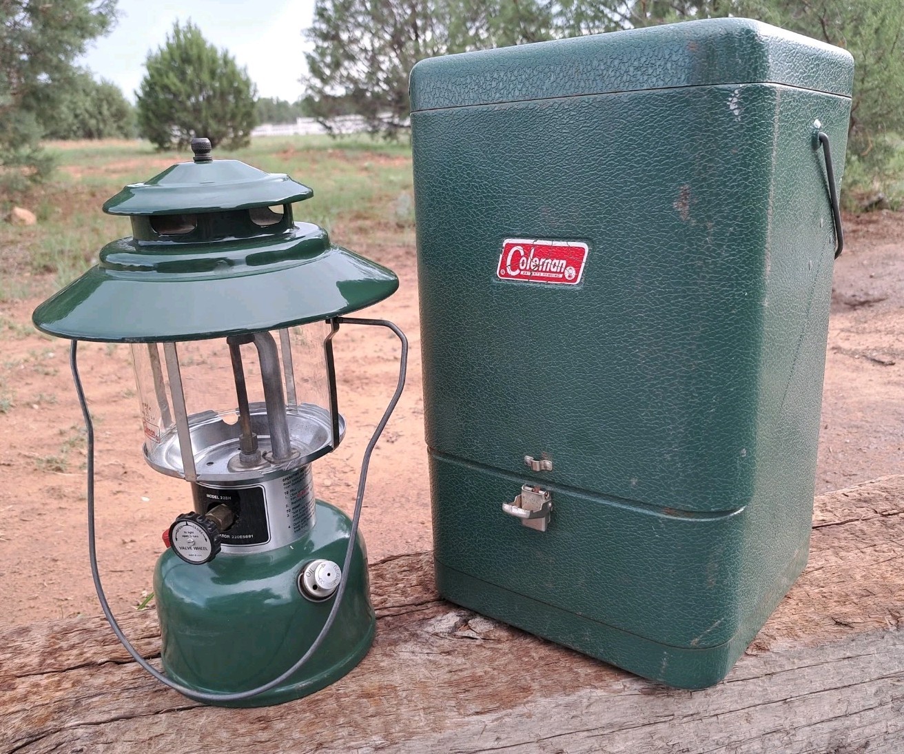 Vintage Coleman Lantern With Metal Case 1973 Awesome Condition See Photos