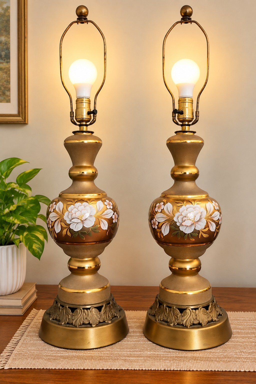 Vtg 1950's Hollywood Regency Gold Gilt Floral Hand Painted Table Lamp Brass Set
