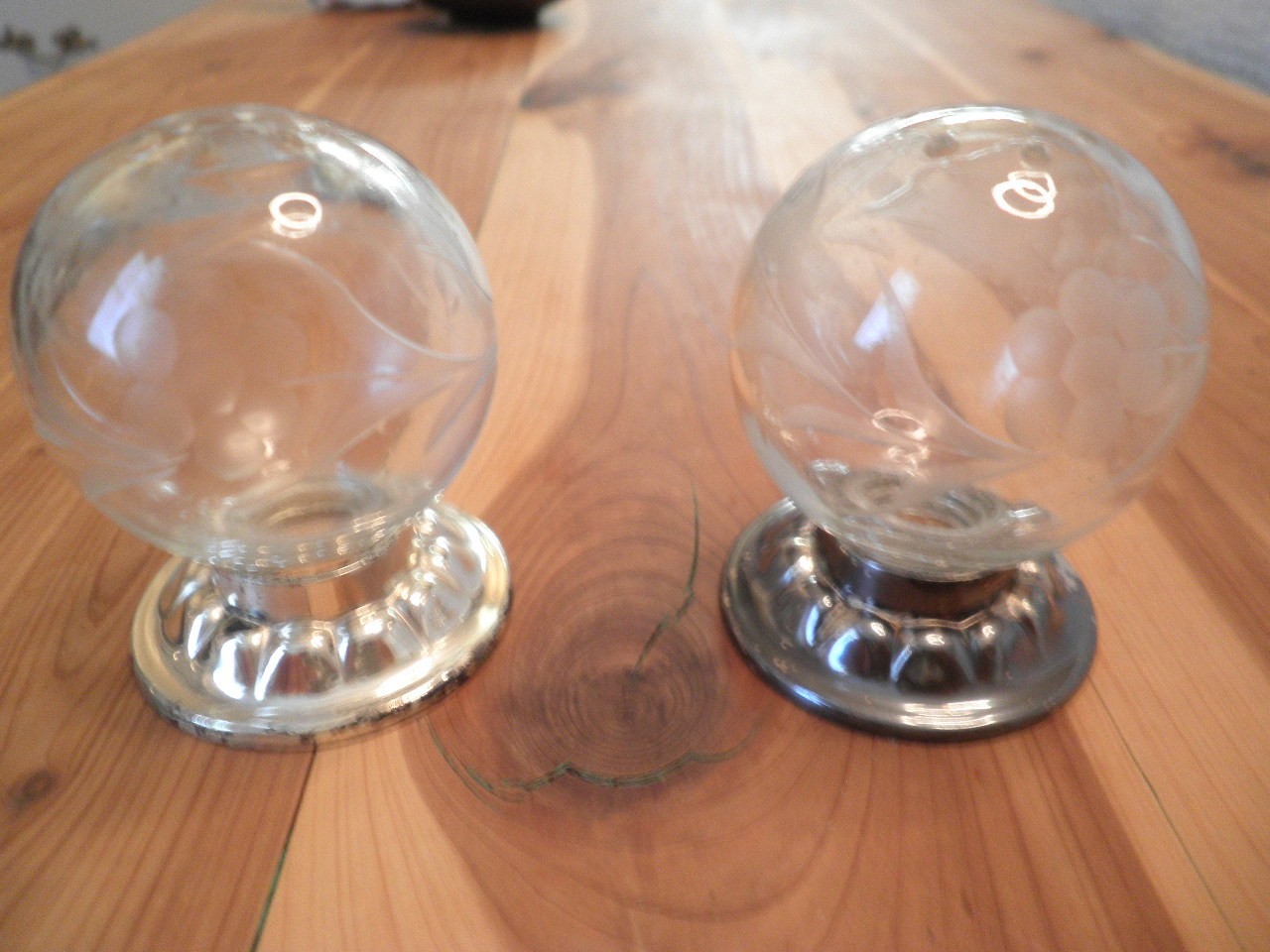 Vintage Poole Vogue Etched Glass Ball S/P Shakers on metal bases, floral pattern