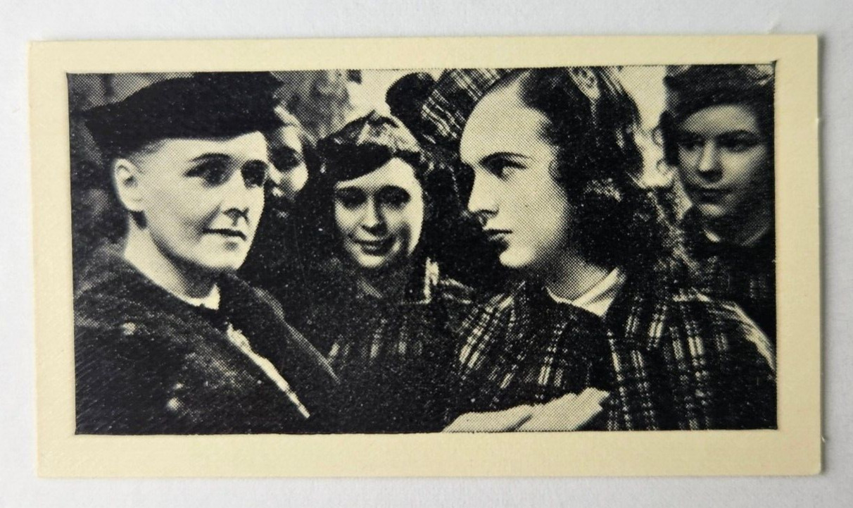 1938 R & J Hill Scenes from the Films #30 Deanna Durbin & Elizabeth Risdon