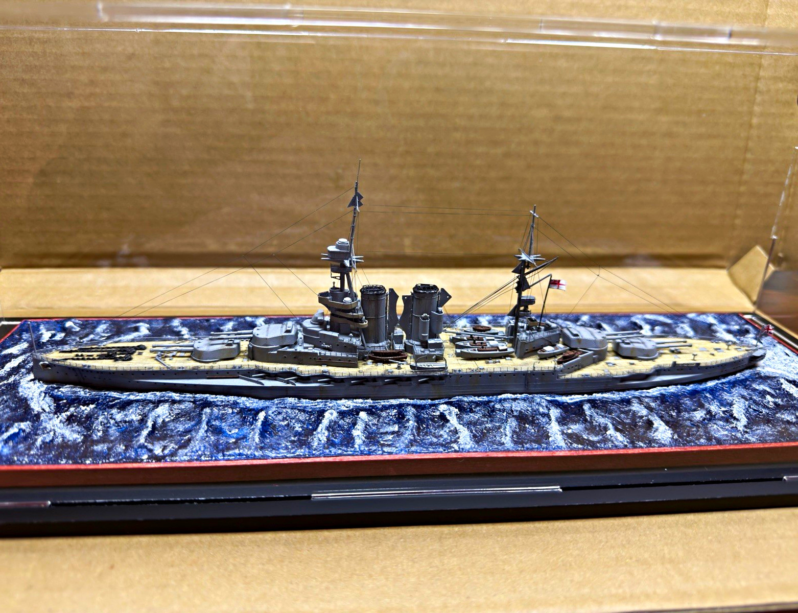 1/700 Royal Navy Battleship HMS Queen Elizabeth 1918 In Display Case High Detail 1/700 Royal Navy Battleship HMS Queen Elizabeth 1918 In Display Case High Detail