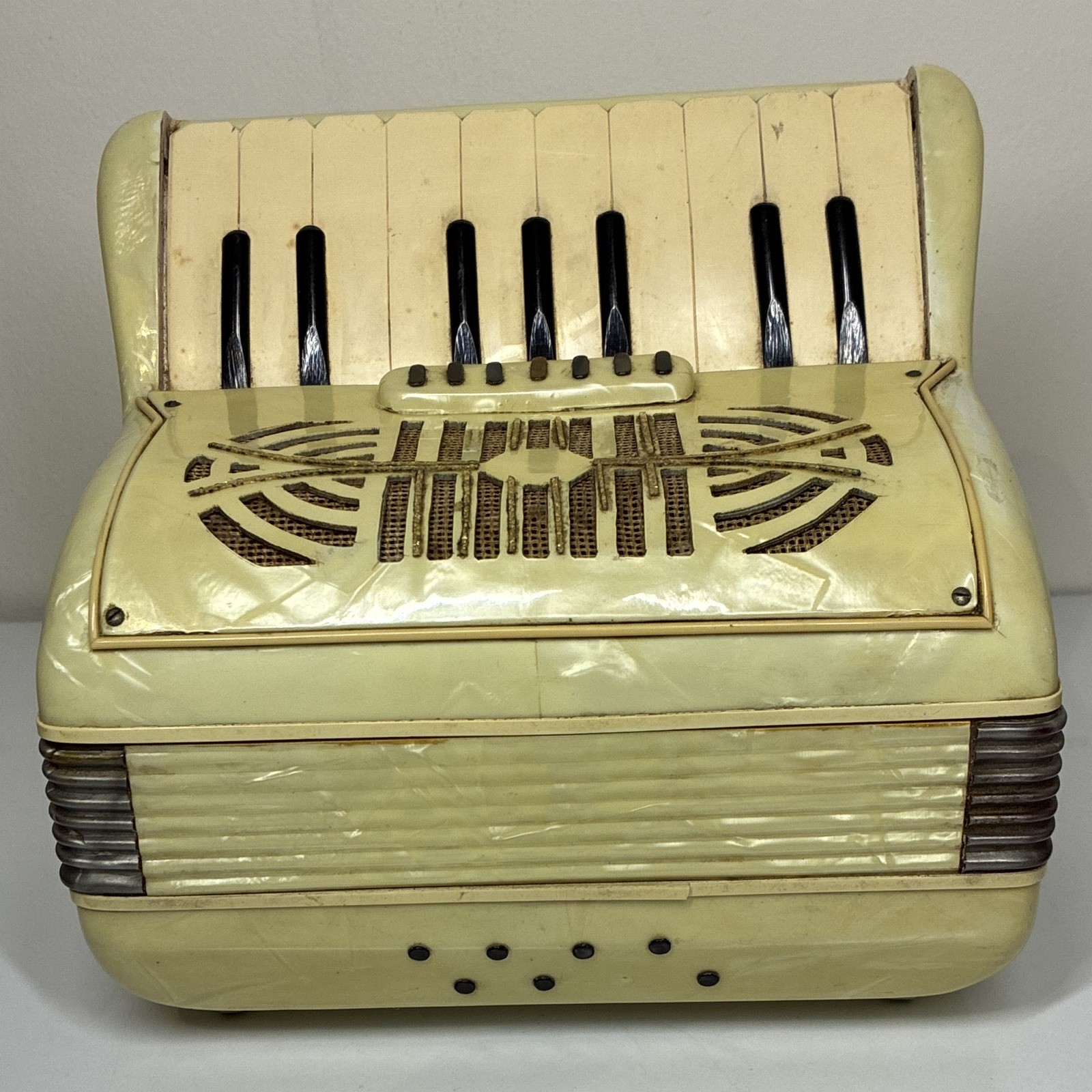 Vintage Mid-Century Italian Lucite Accordion Cigarette Box/Dispenser 