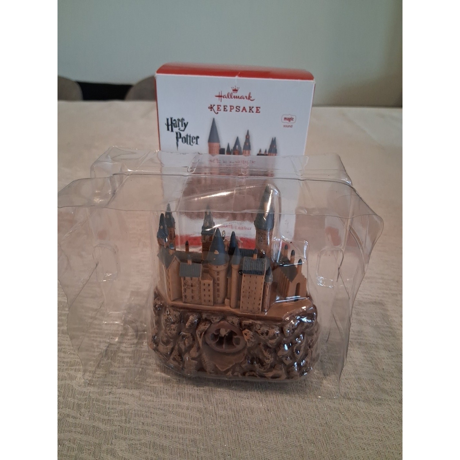 2013 Hallmark Keepsake Harry Potter Hogwarts Castle Magic Sound Ornament Box... 2013 Hallmark Keepsake Harry Potter Hogwarts Castle Magic Sound Ornament Box...